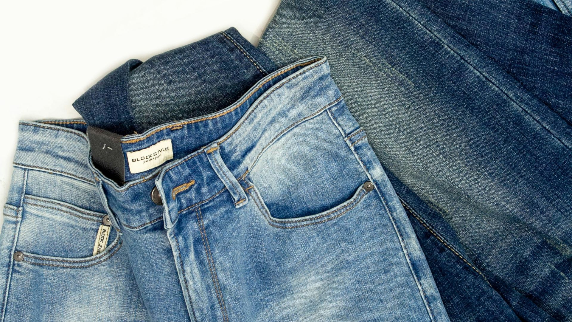 9. Jeans à taille haute