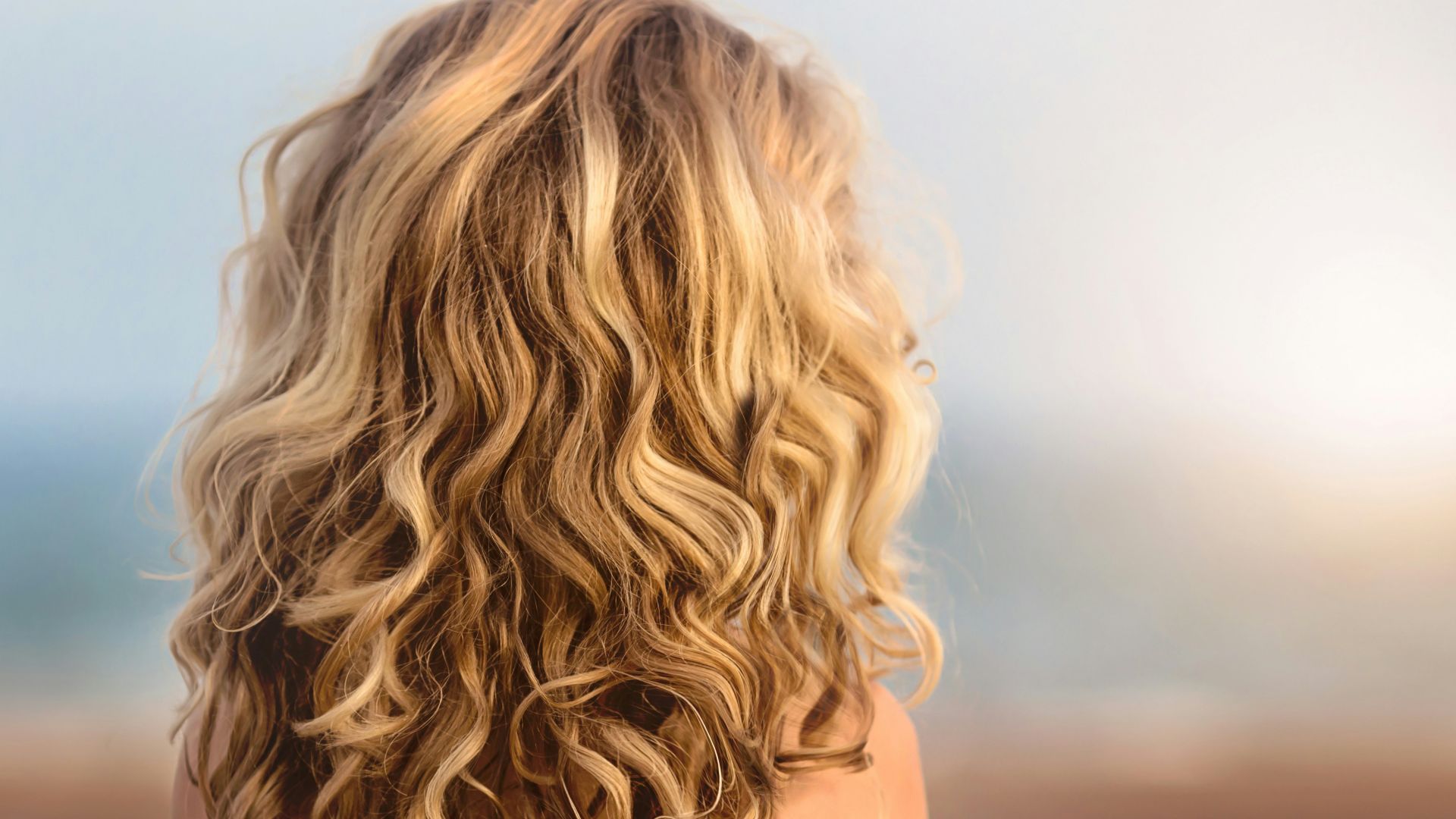 18. Cheveux balayés