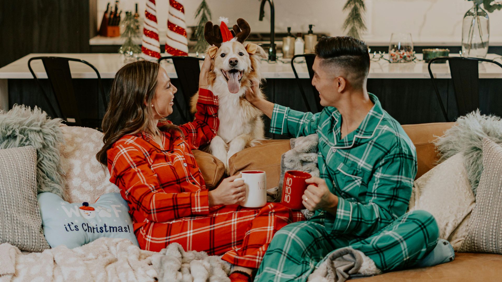 1. Pyjama en flanelle à carreaux rouges avec chaussettes pelucheuses