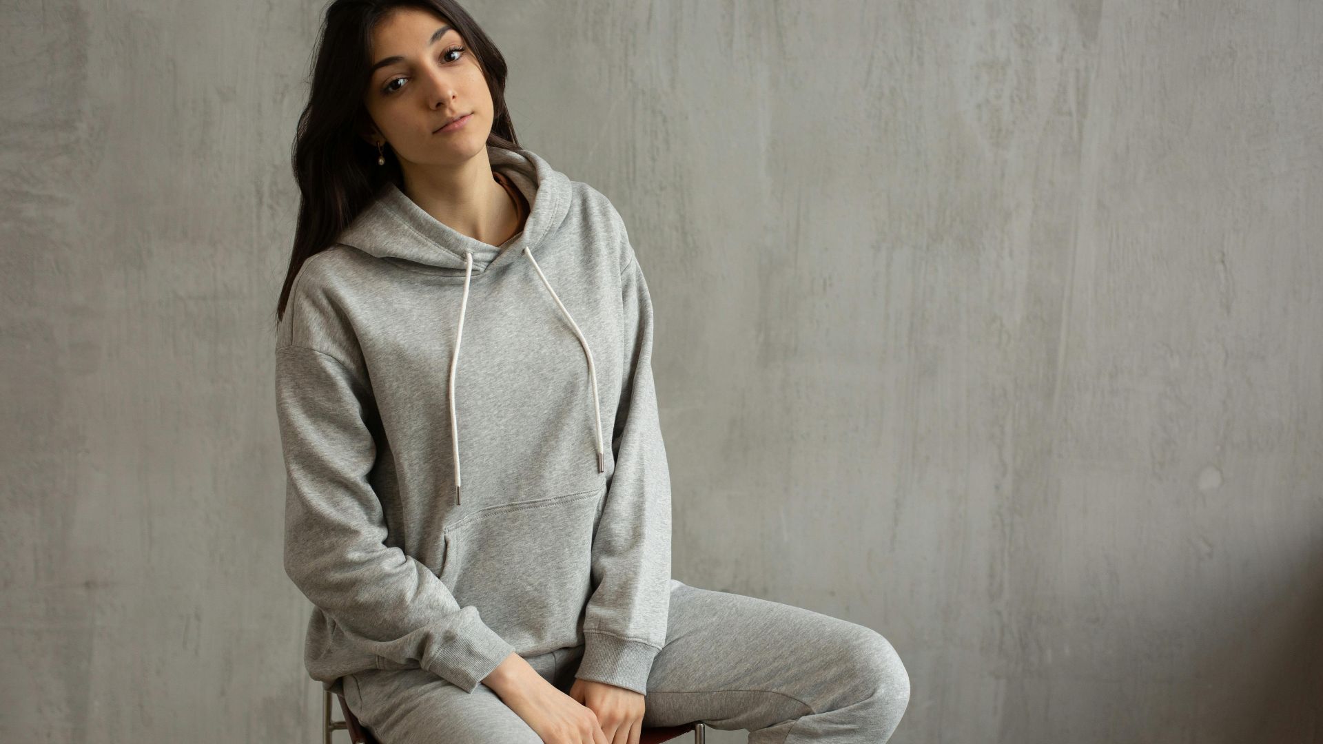 10. Pantalon confort bordé de paillettes avec capuche souple