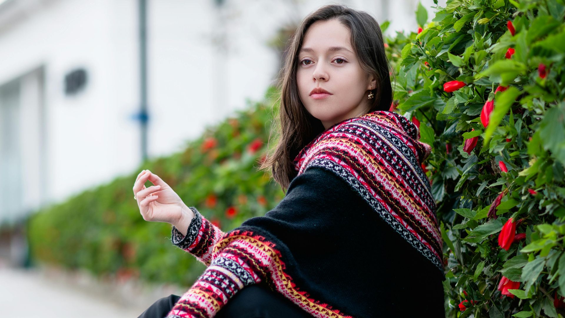 16. Poncho en tricot avec leggings et bottes pantoufles