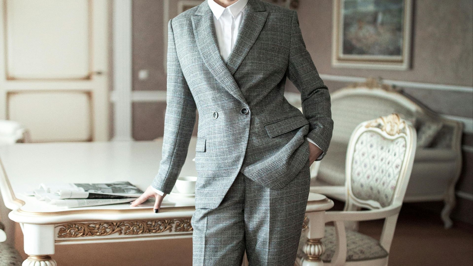 7. Essayer un costume élégant