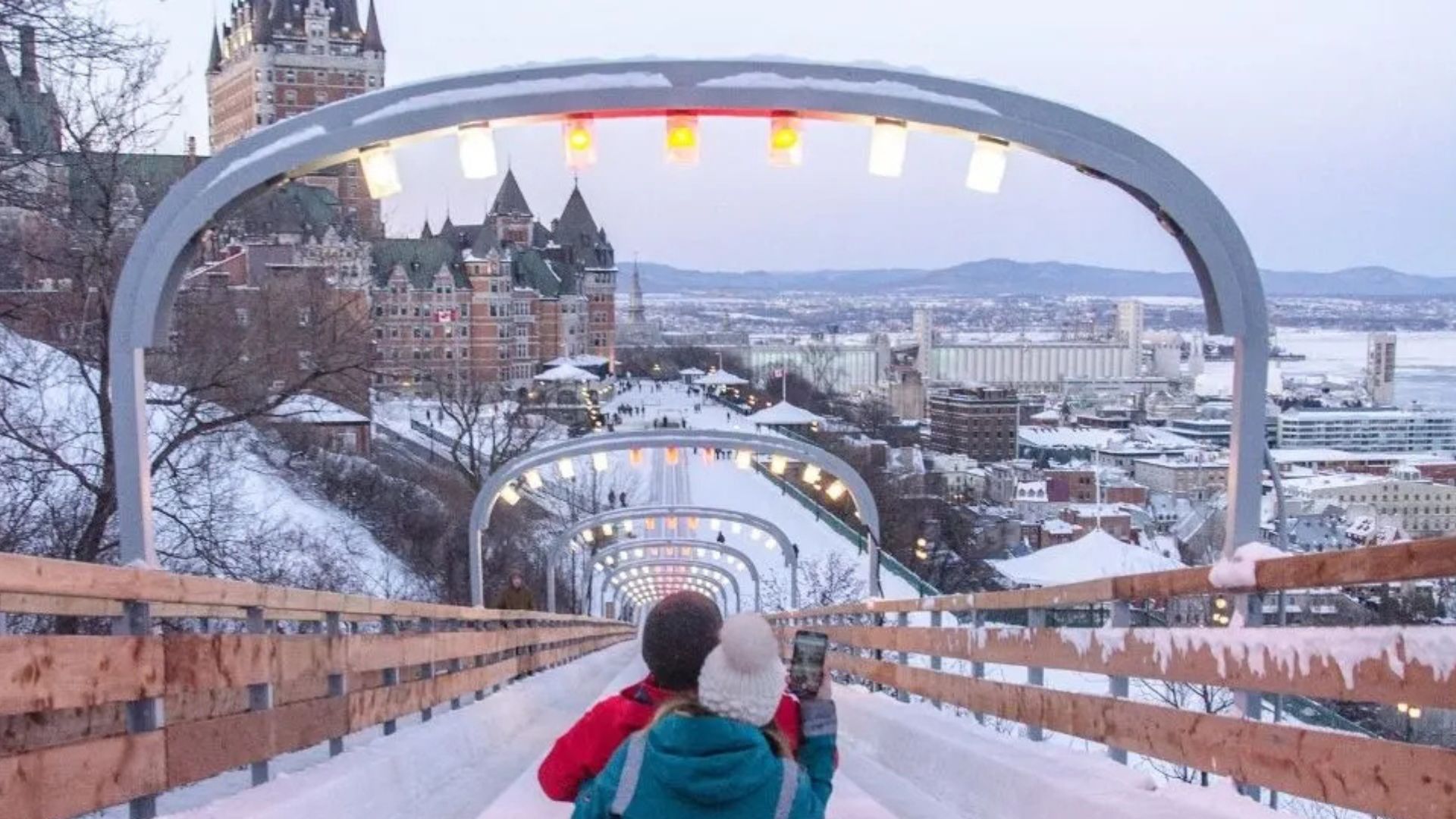 L’iconique glissade hivernale sur la terrasse Dufferin à Québec est de retour