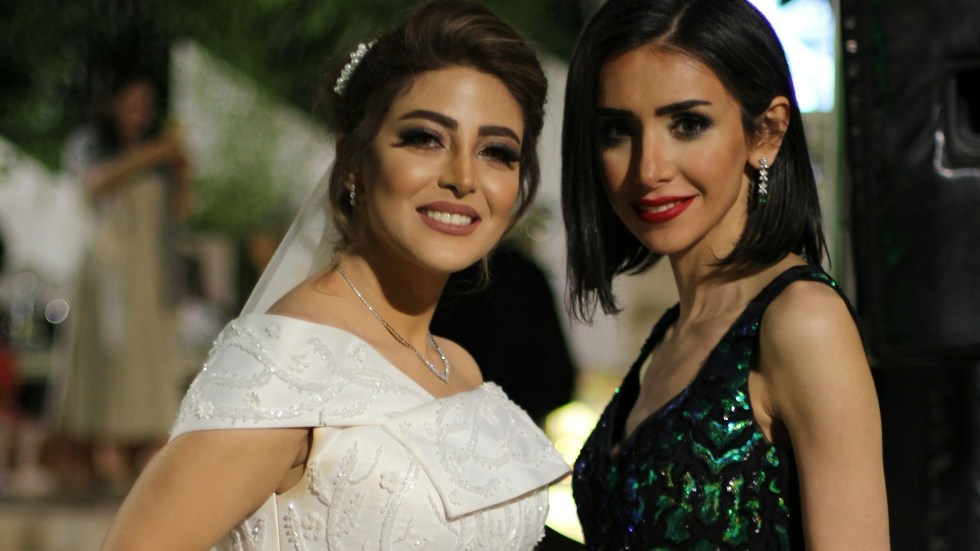 12. Ensemble vestimentaire en velours et pierres précieuses