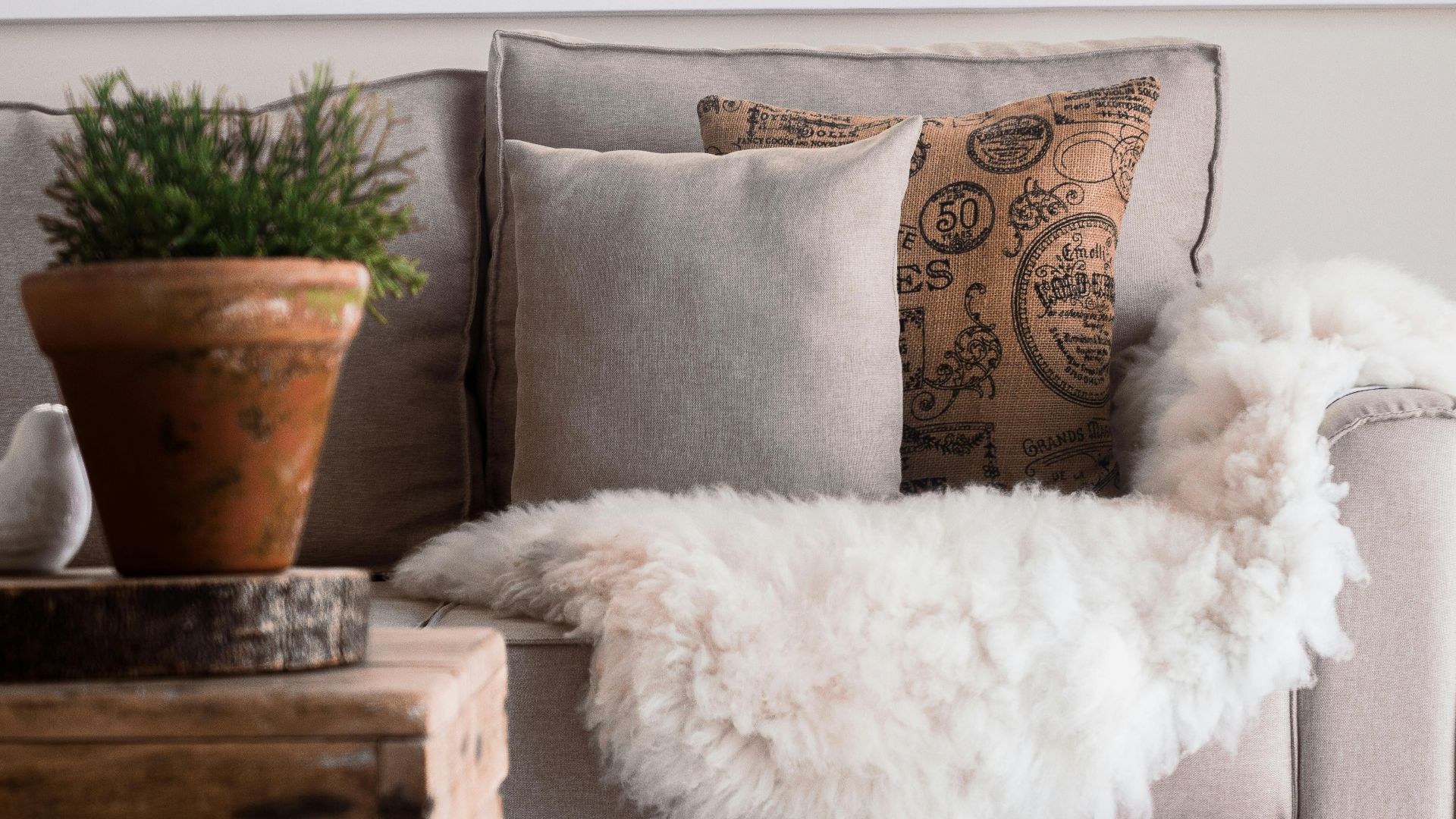 16. Plaids de chaise en fausse fourrure