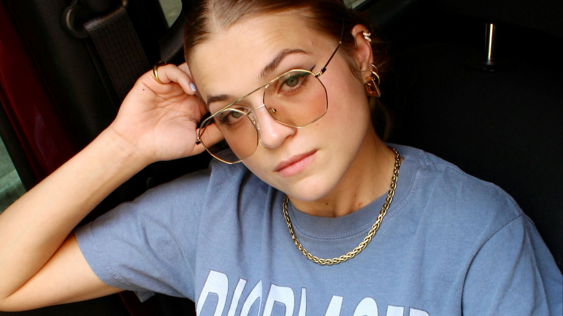 20 couleurs qui se marient bien avec les bijoux en or