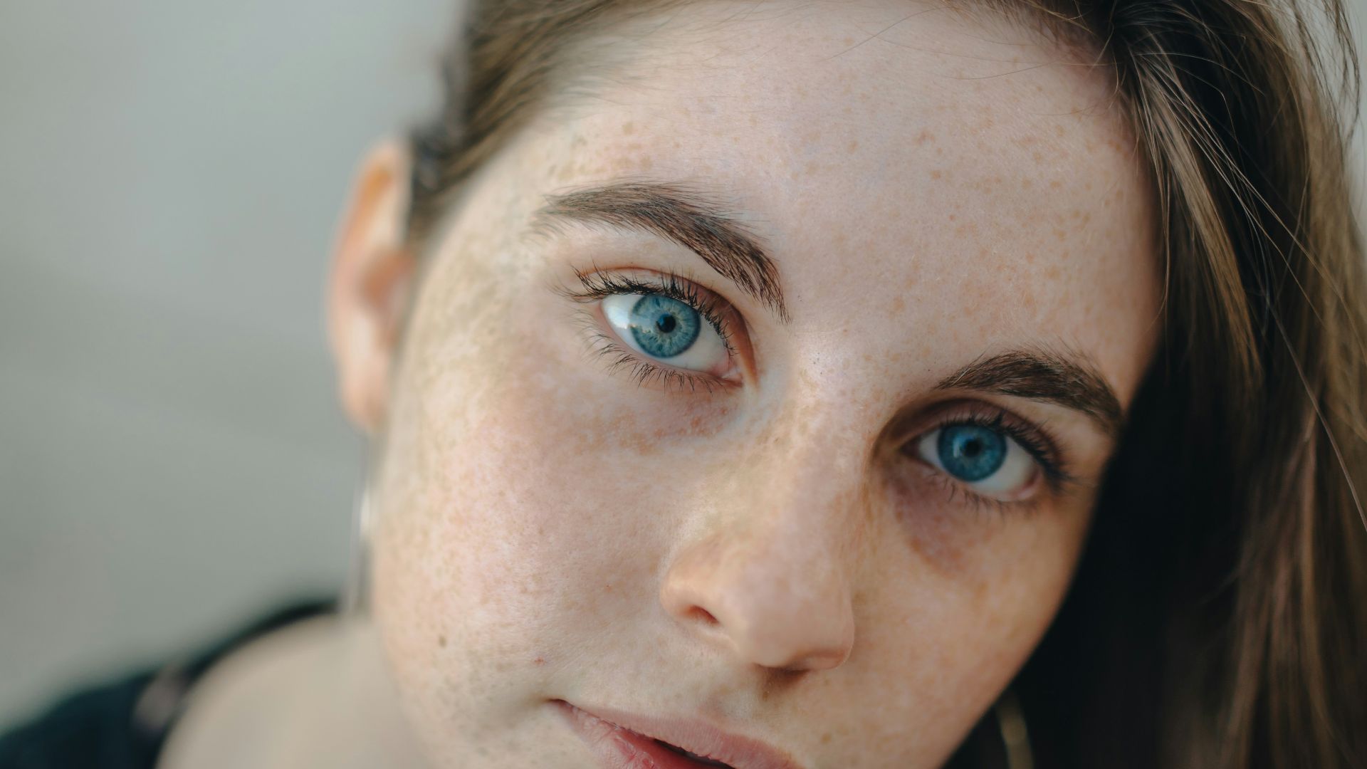 20. Le look "sans sourcils