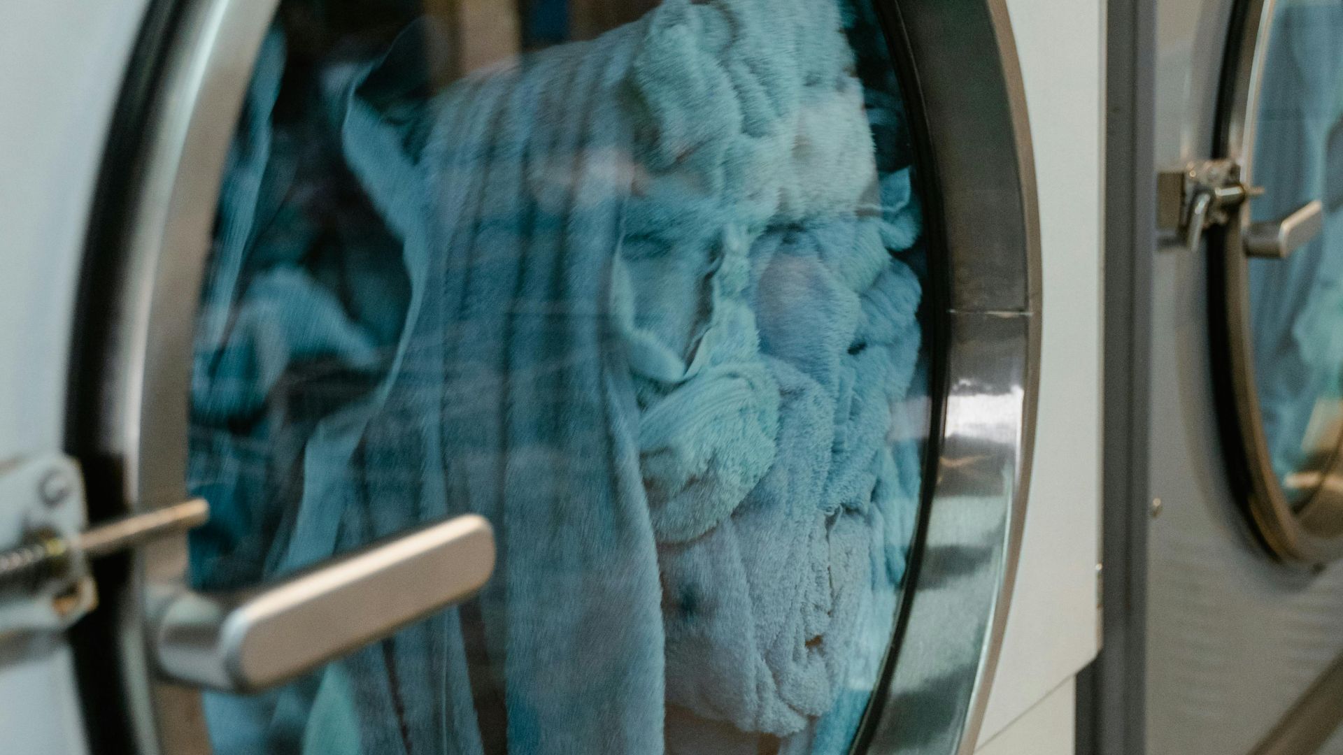 13. Utiliser une serviette sèche dans le sèche-linge