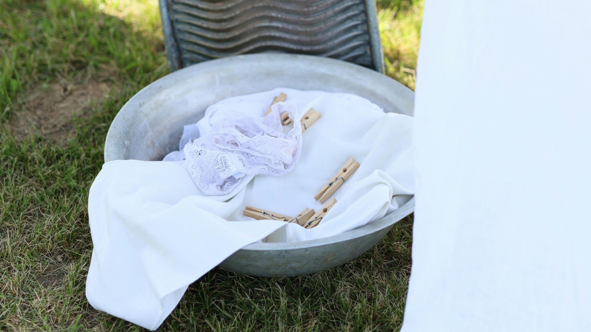 1. Tremper la laine dans du vinaigre