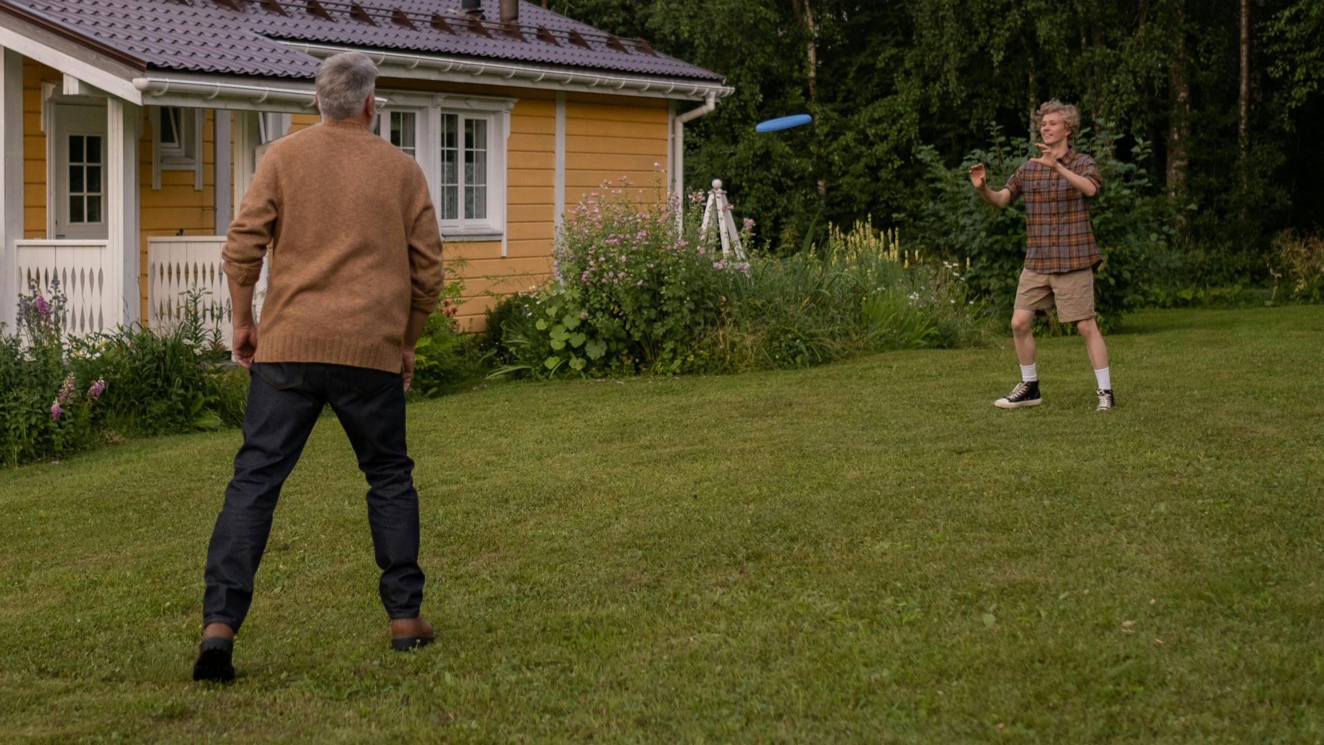 19. Frisbee