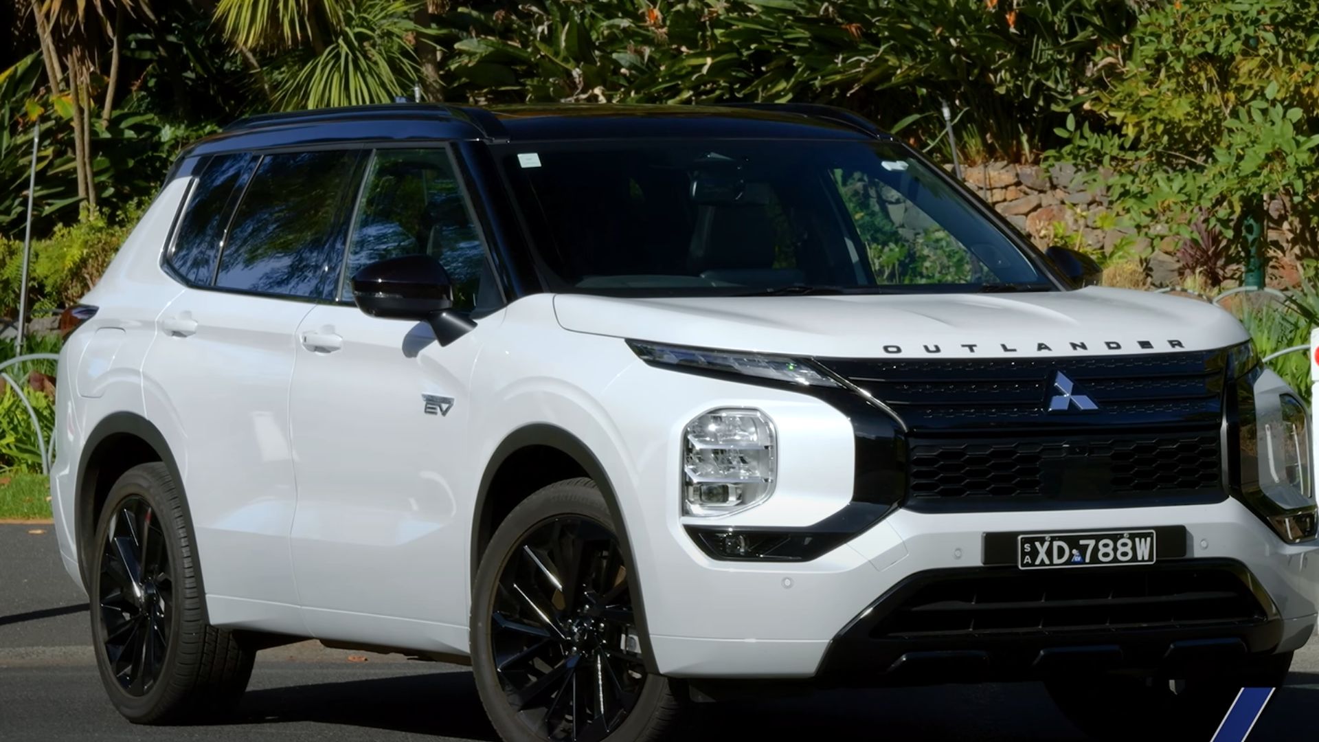 Mitsubishi Outlander PHEV (2025)