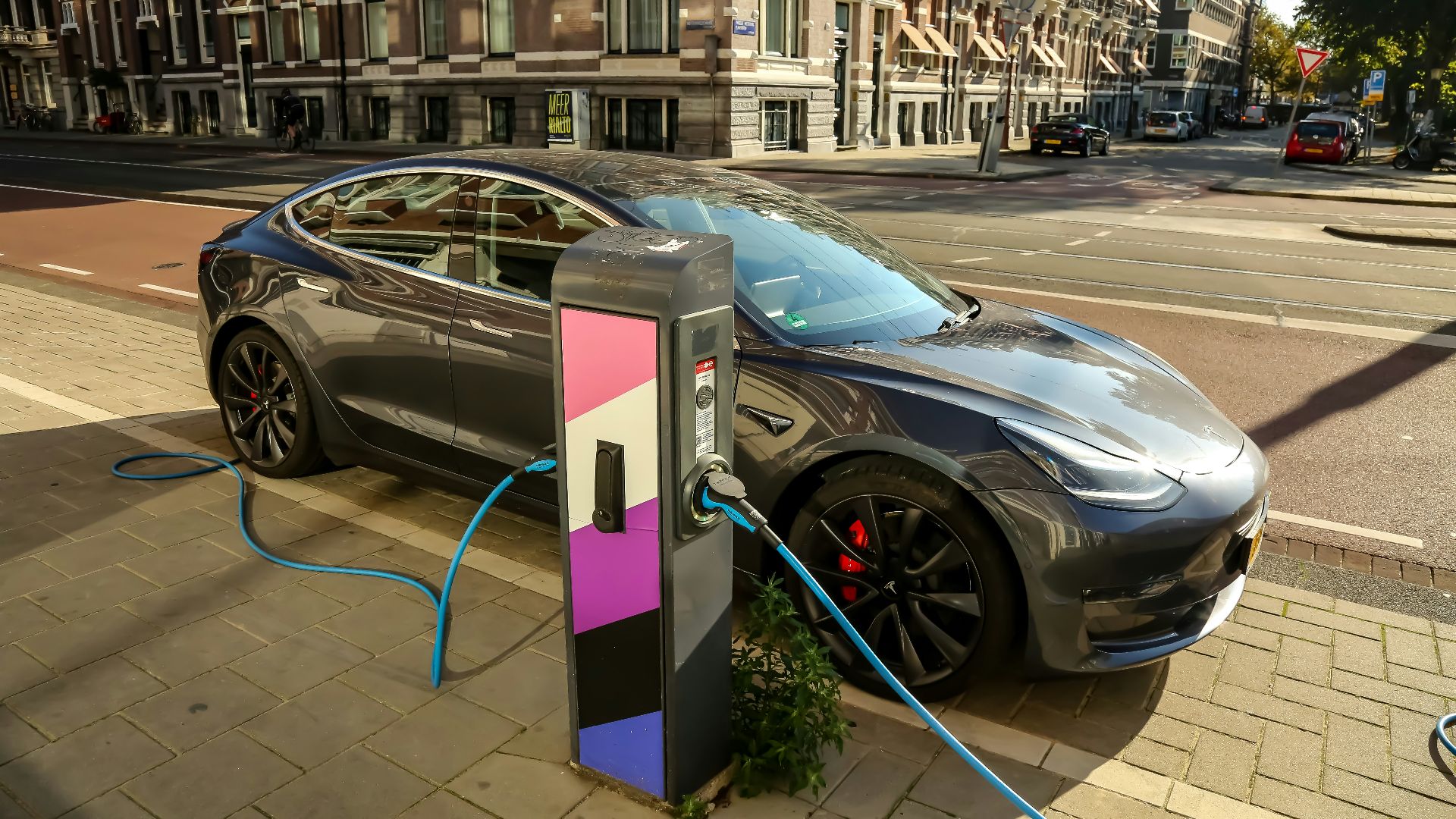 10. Vous ne pouvez recharger votre voiture qu'à des stations spéciales