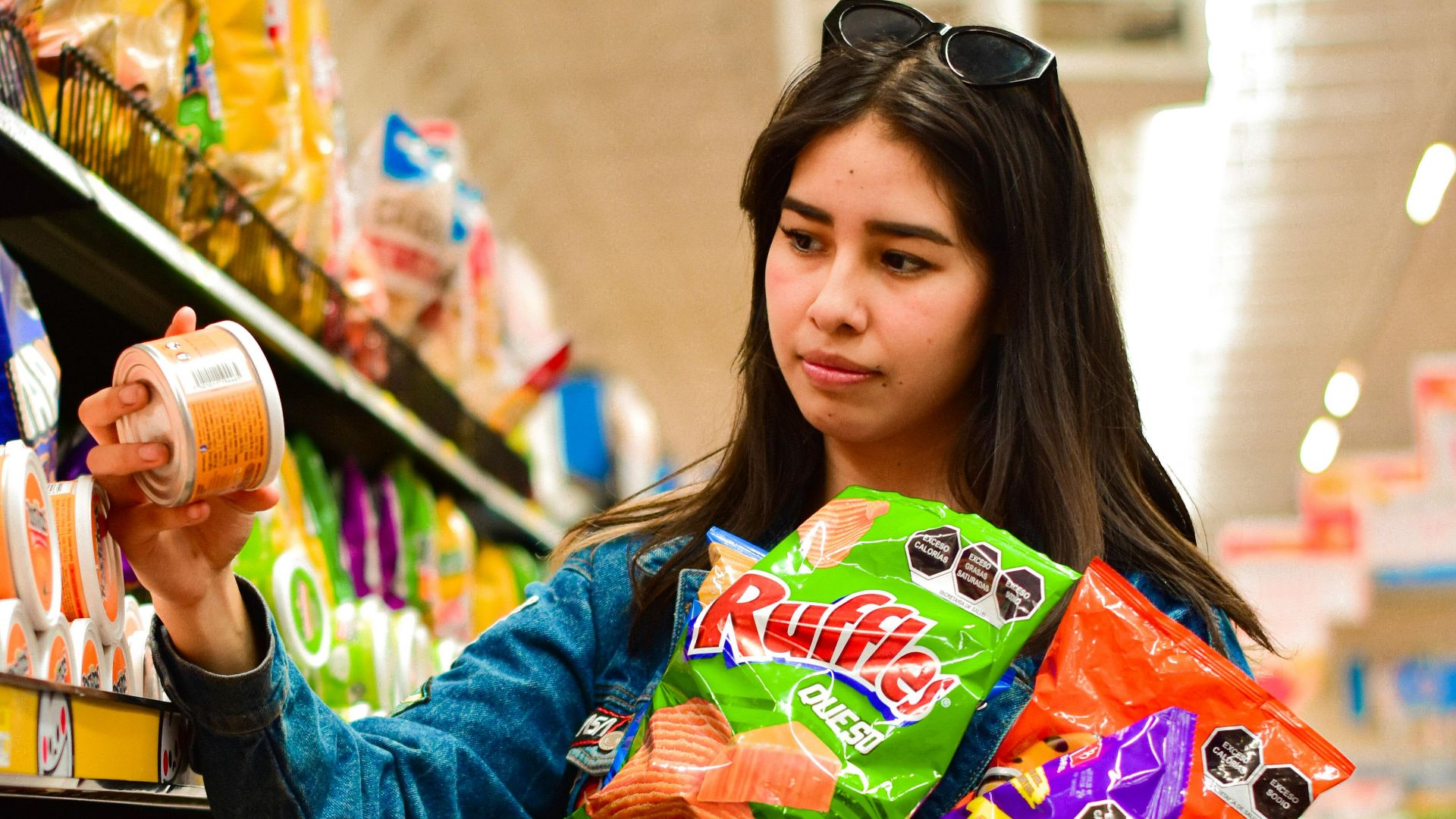 18. Lisez les étiquettes alimentaires sur les friandises emballées pour les fêtes