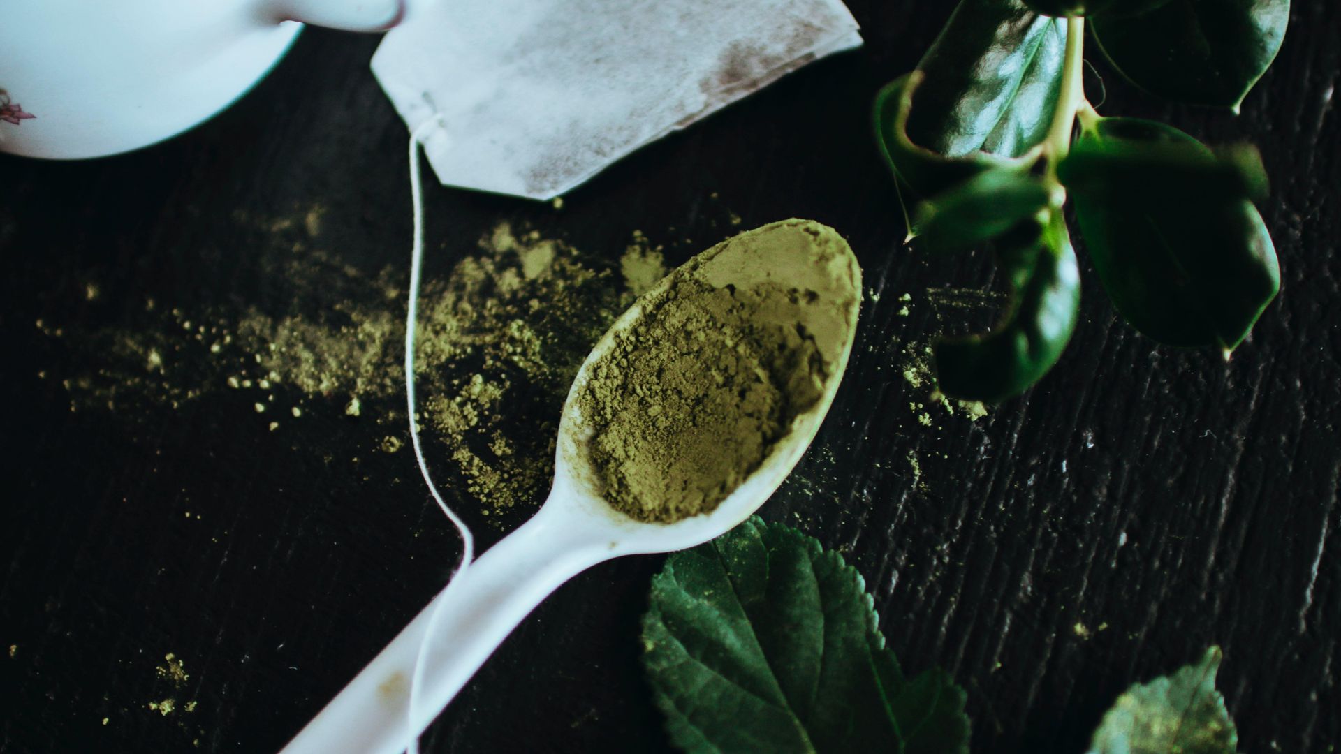 9. Mélangez de la poudre de légumes verts dans votre yaourt 