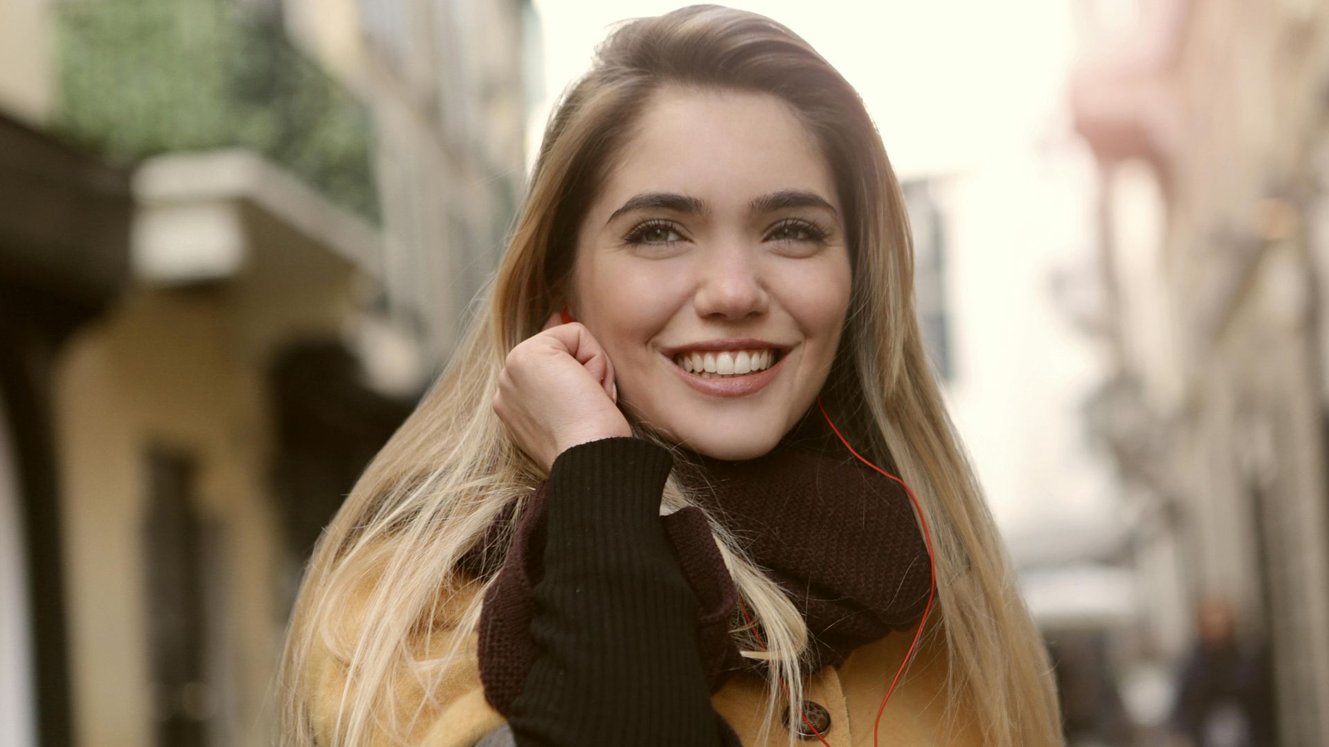 10 façons simples de savoir si vous avez les cheveux fins et 10 signes qui indiquent que vous avez les cheveux épais