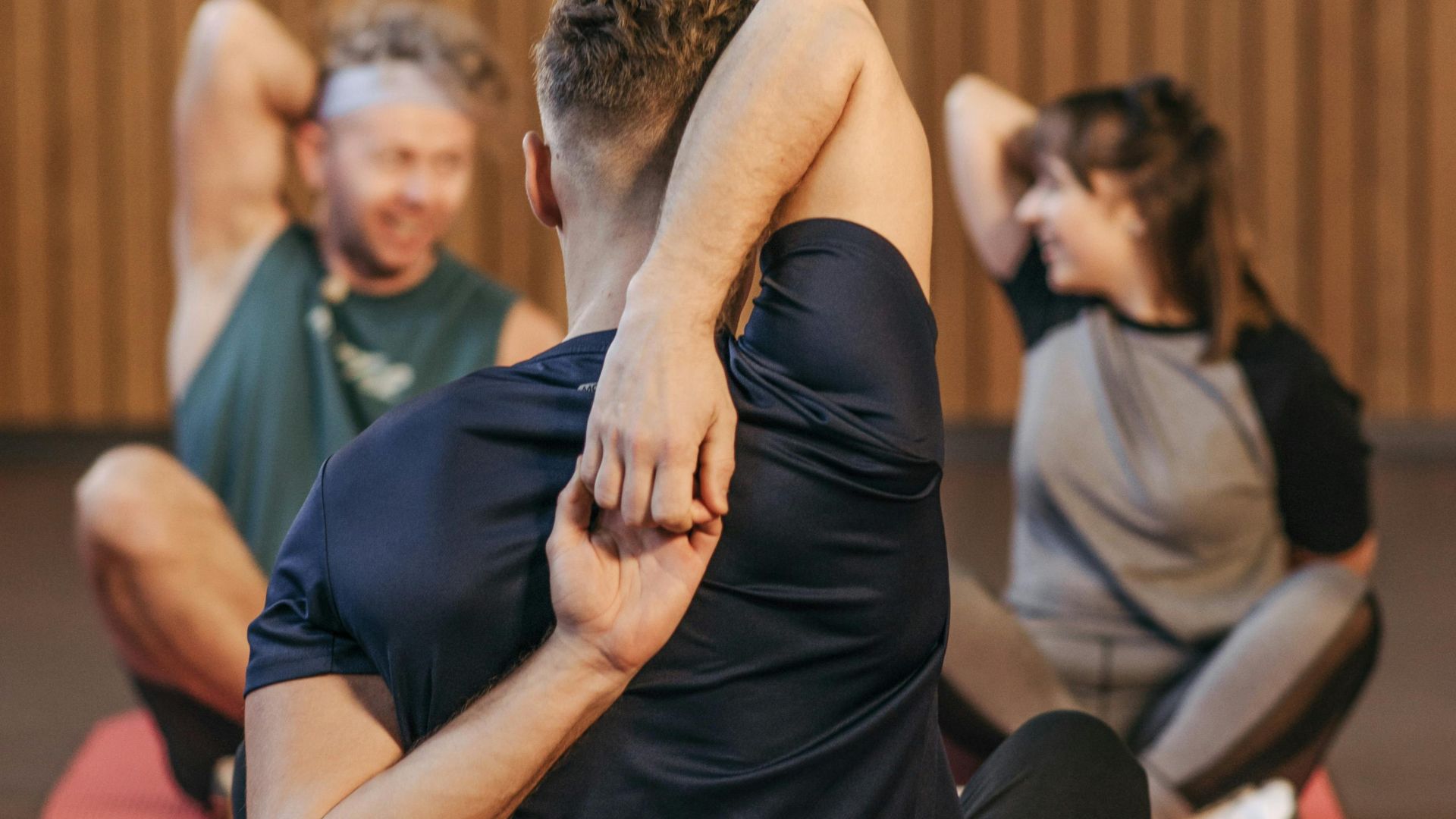 13. Étirement des triceps au-dessus de la tête