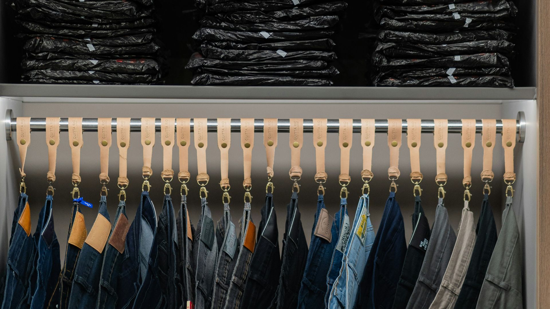 18. Gardez une boîte de dons dans votre placard