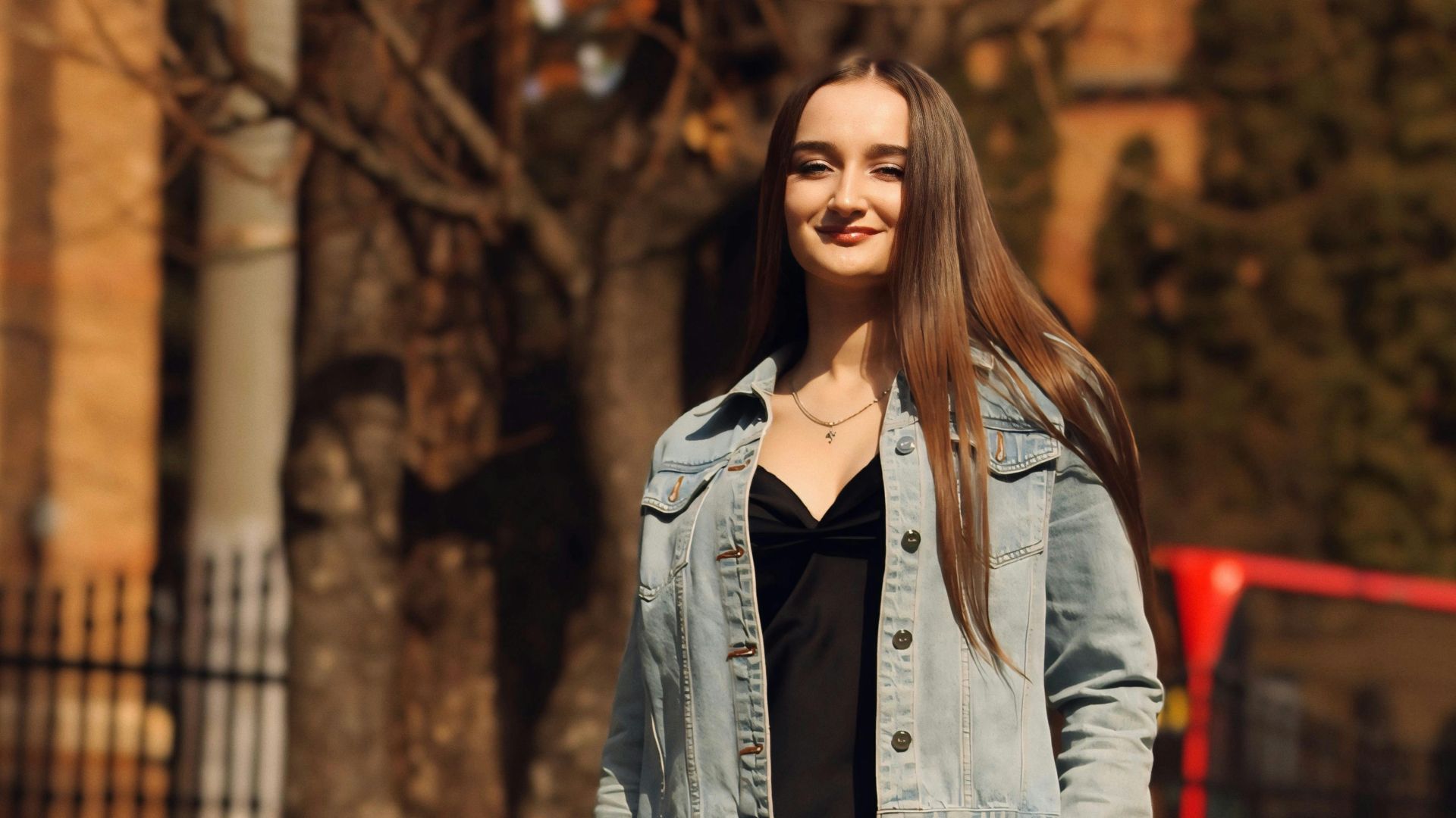 6. Veste en jean sur une robe trapèze