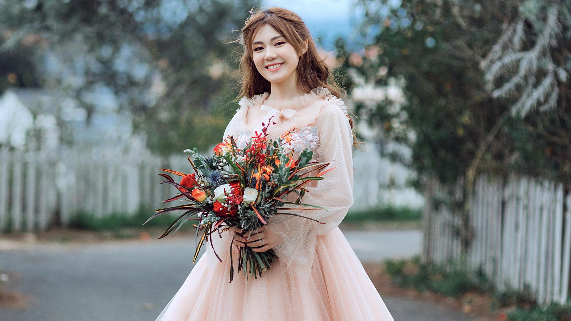 20 façons pour les mariées d’hiver de rester chic et au chaud