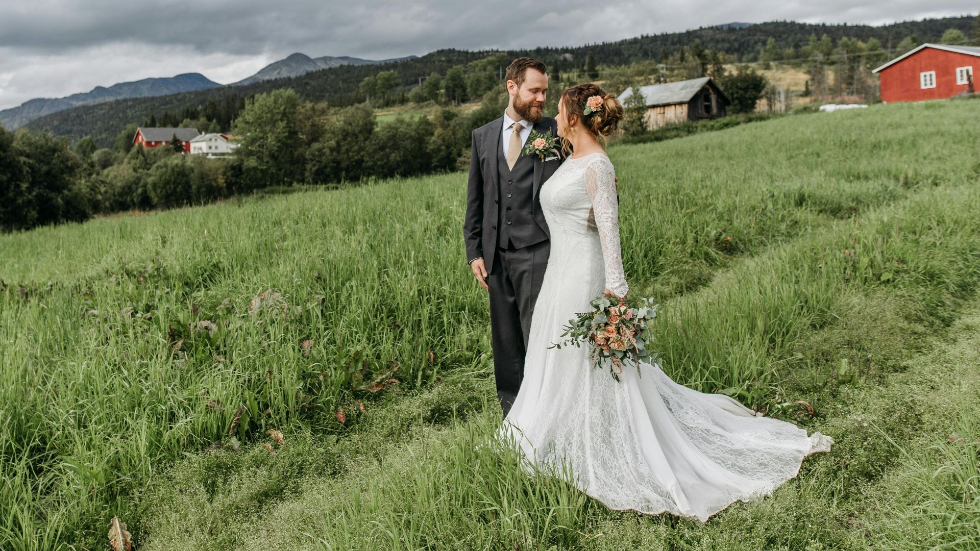 2. Choisissez une robe de mariée à manches longues