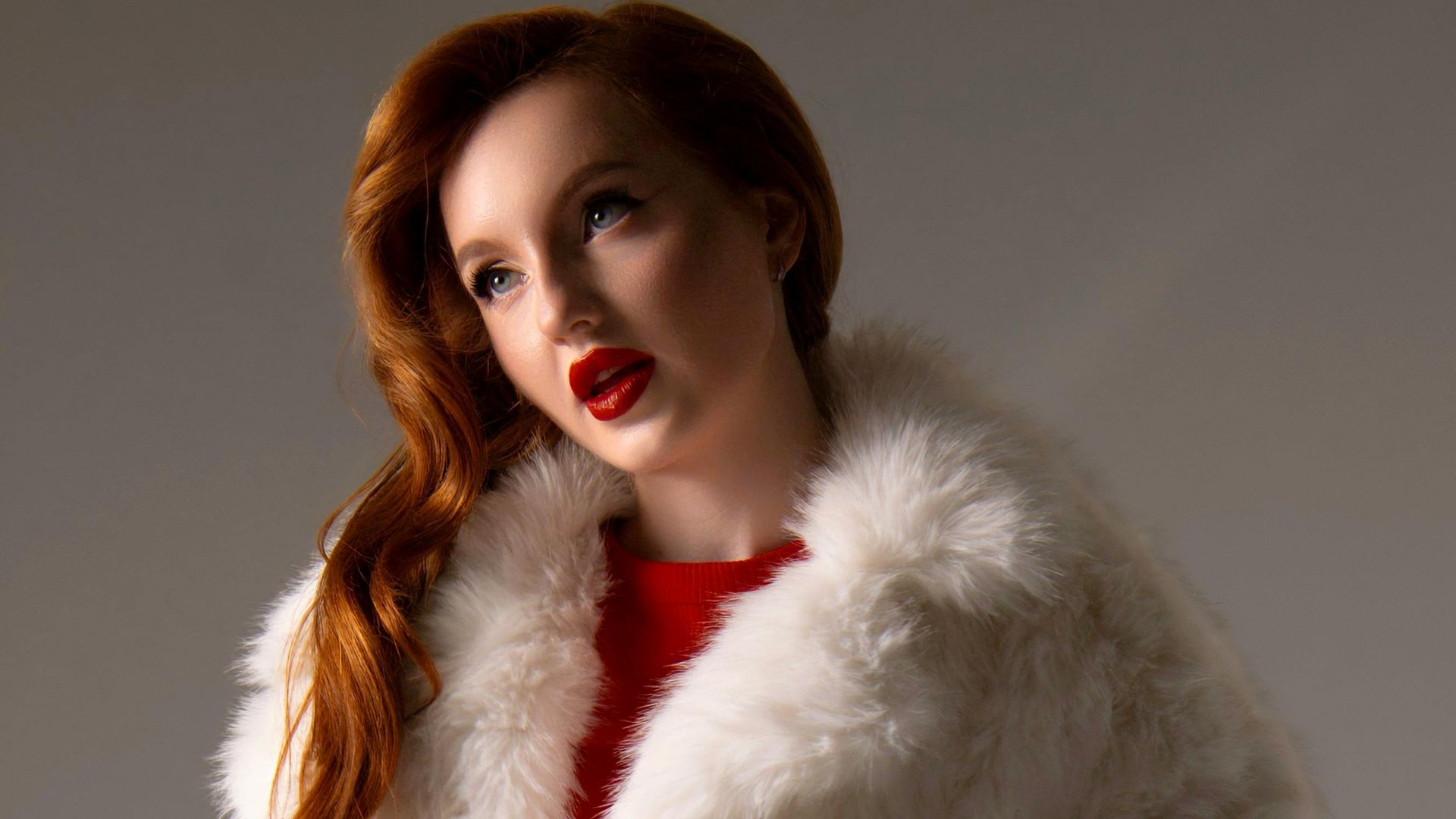 17. Faites-vous confectionner un boléro couture en laine bouclée blanche