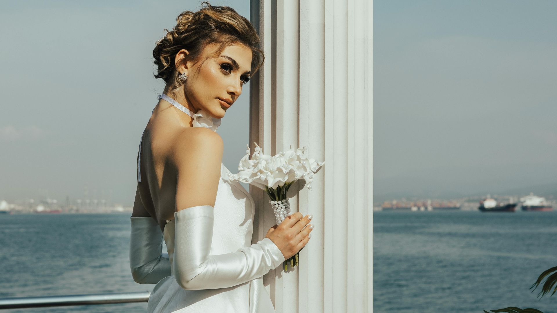 20. Choisissez une robe avec des gants en cachemire sans doigts intégrés