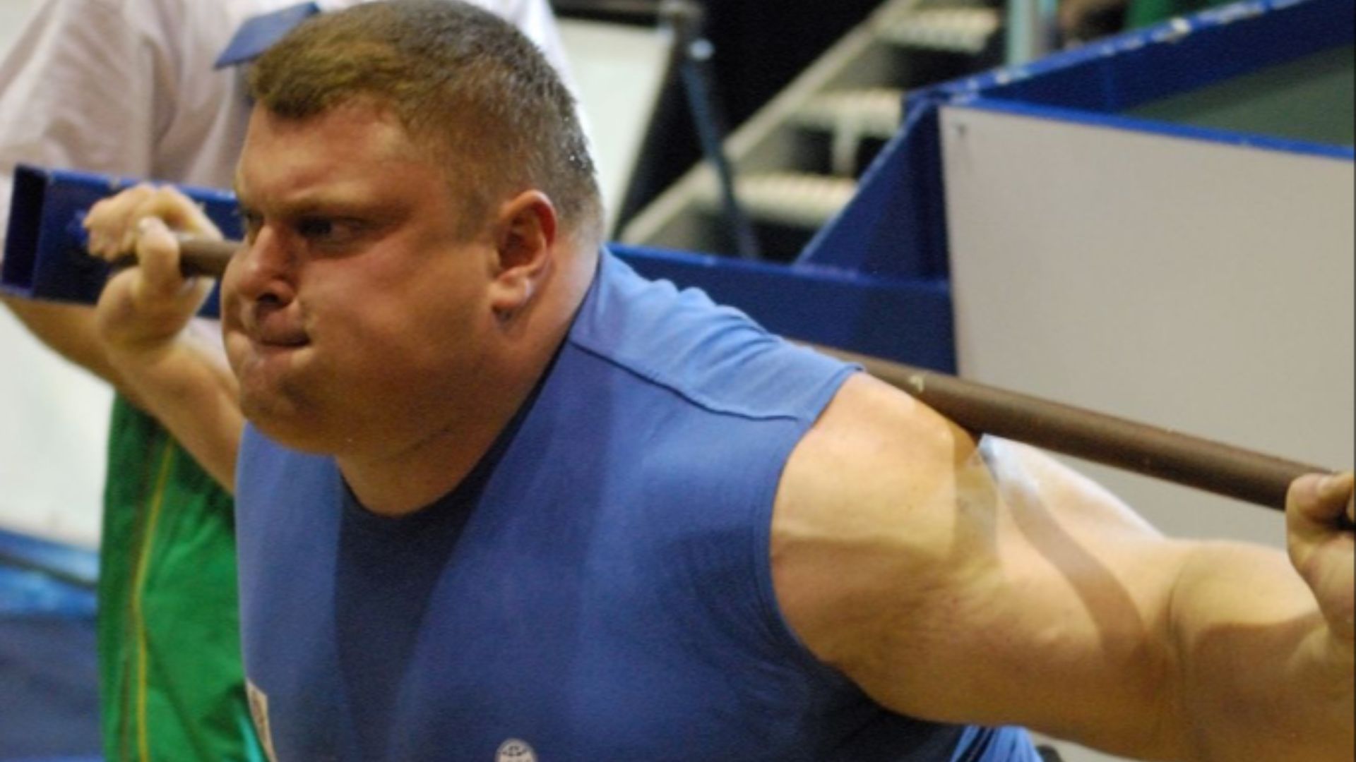 9. Žydrūnas Savickas et son soulevé de rondins