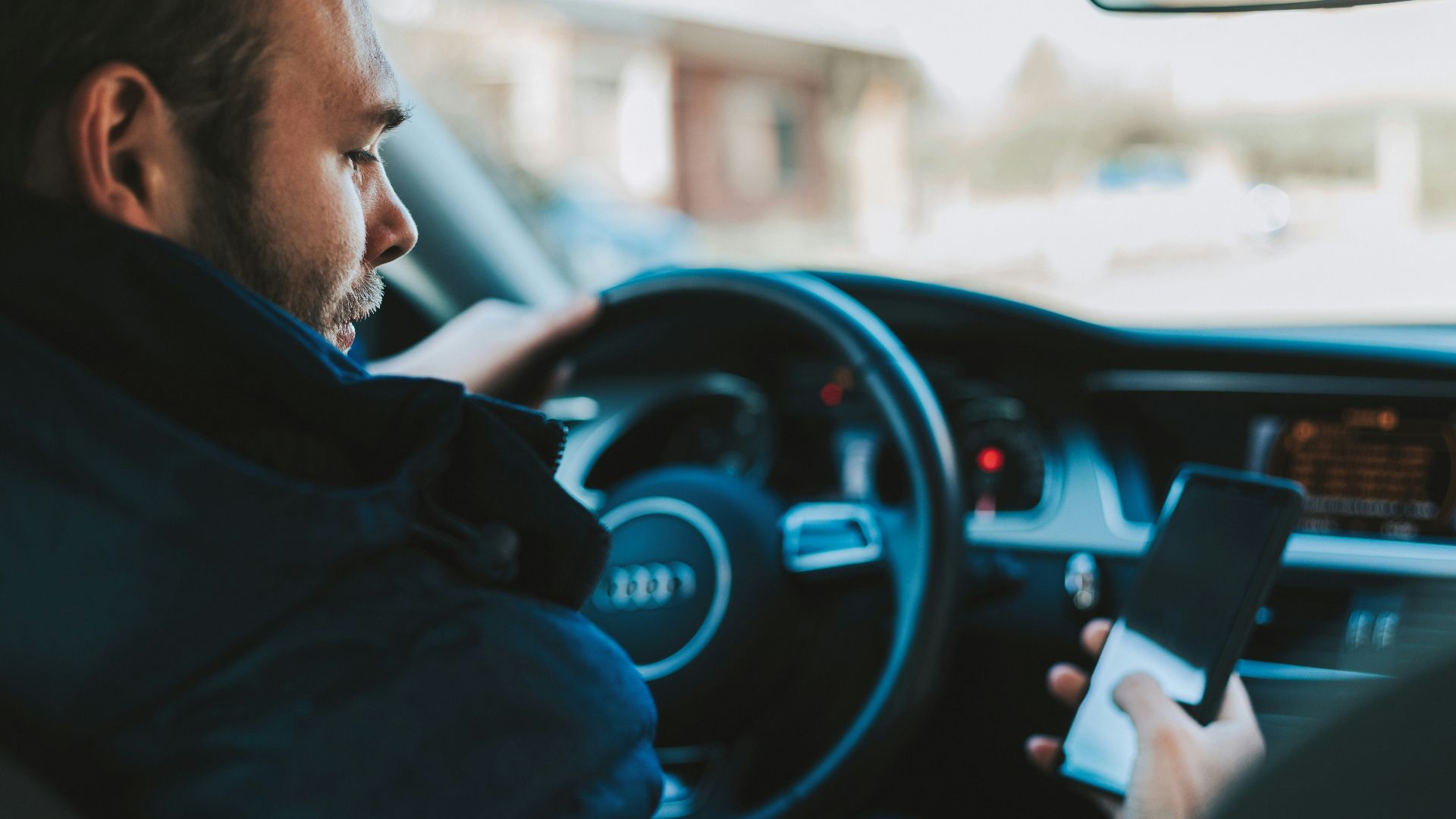 10 fonctionnalités automobiles qui semblent sophistiquées mais qui sont totalement inutiles et 10 que nous utiliserions quotidiennement