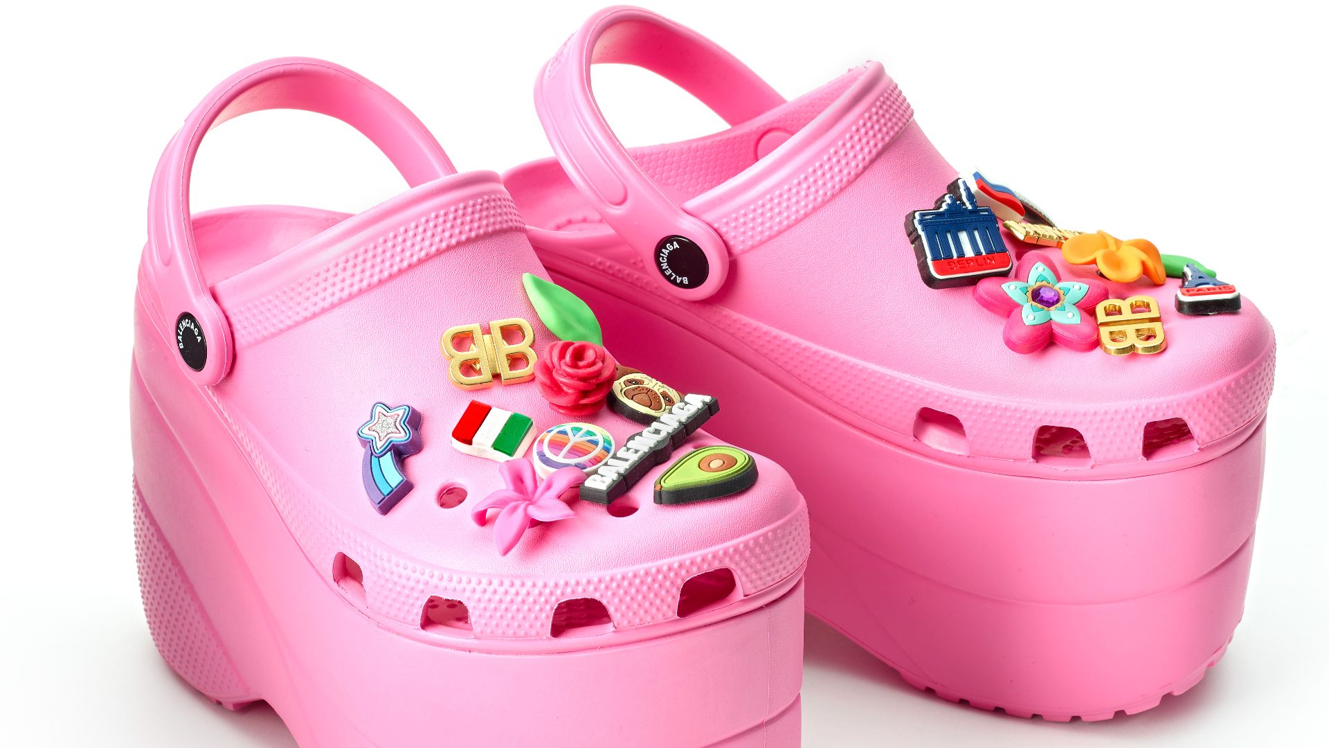 11. Les Crocs à plateforme de Balenciaga se sont vendues comme des petits pains