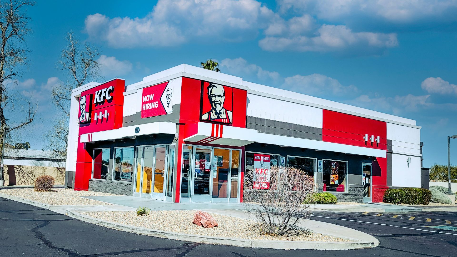 18. La collaboration entre Crocs et KFC comprenait des breloques parfumées au poulet