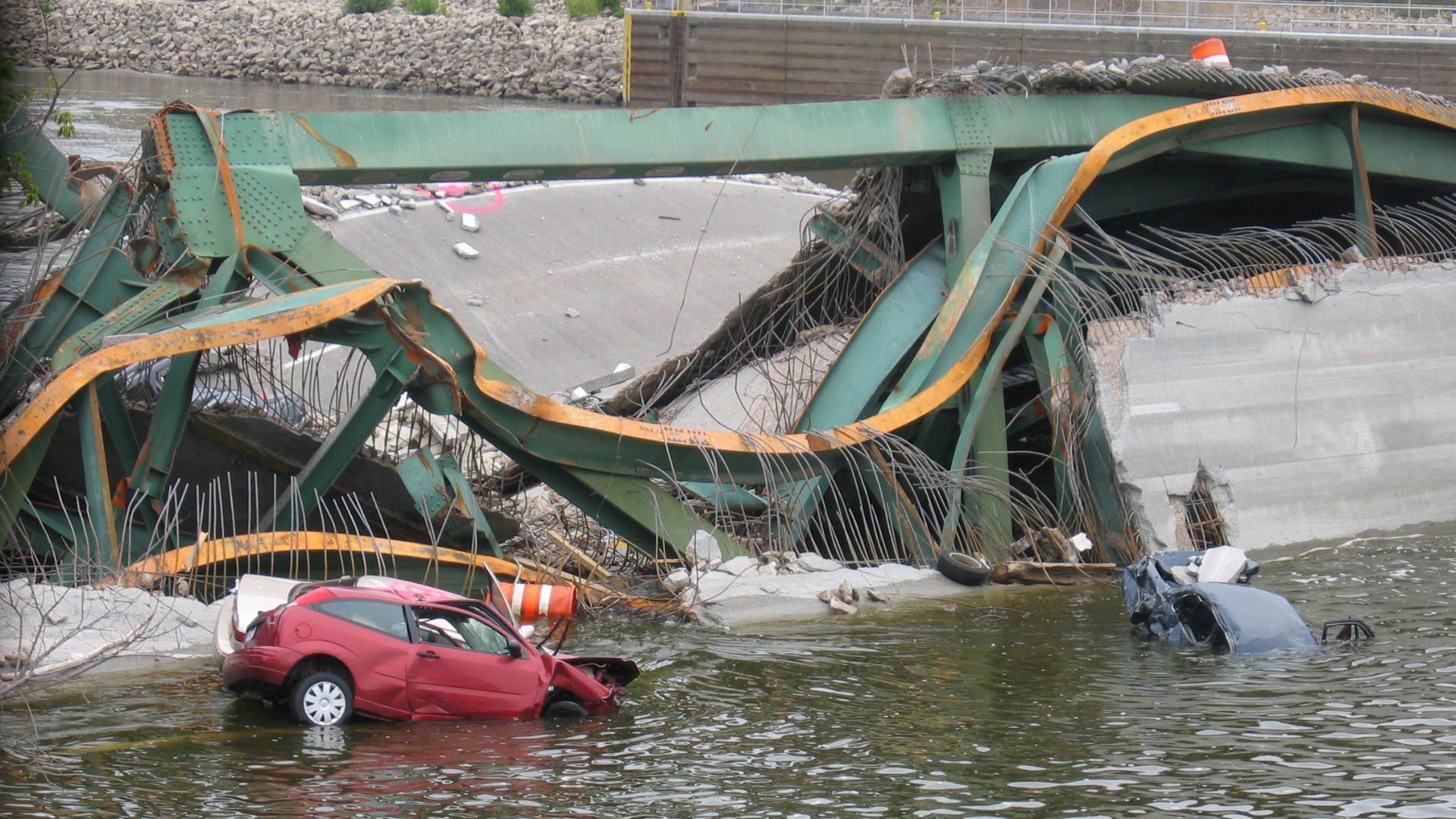 1. La Honda Fit 2007 dans l'effondrement du pont du Minnesota