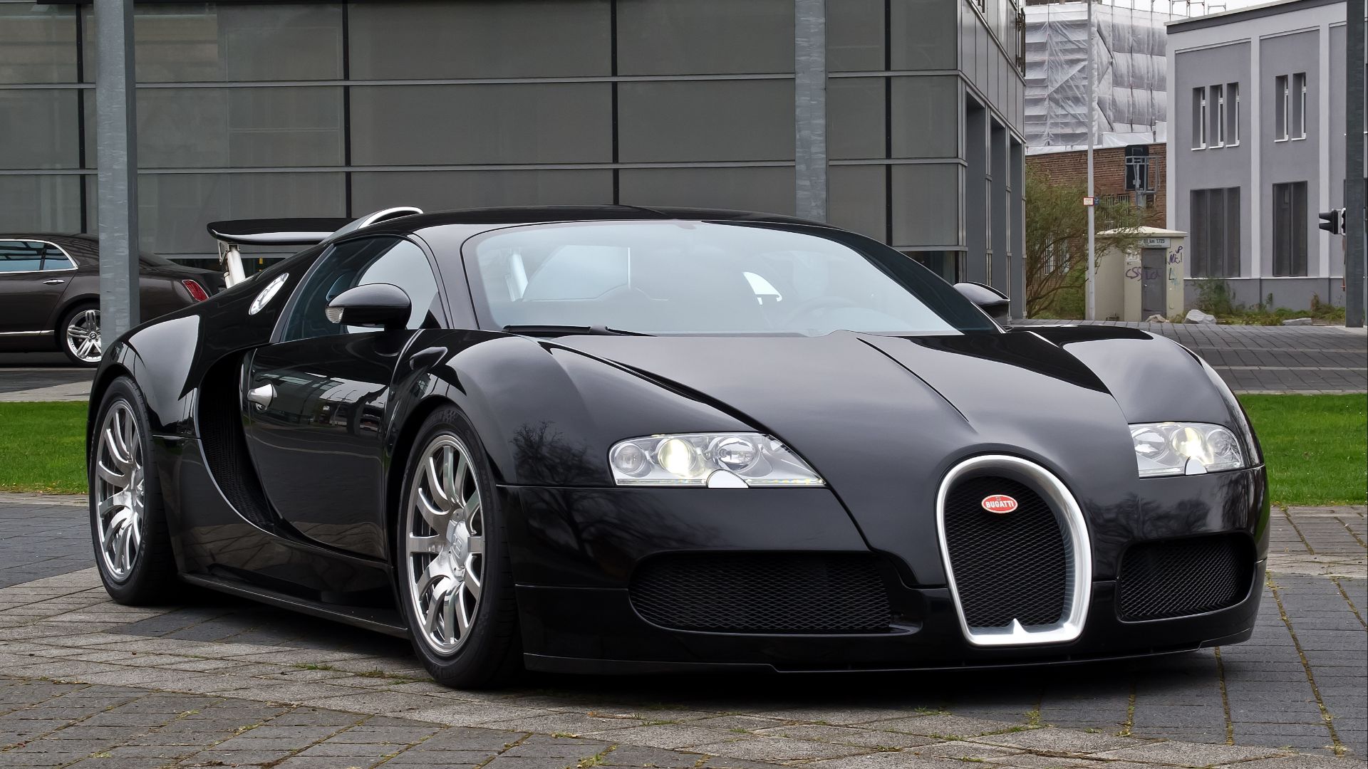 16. La Bugatti Veyron qui s'est écrasée dans un lac