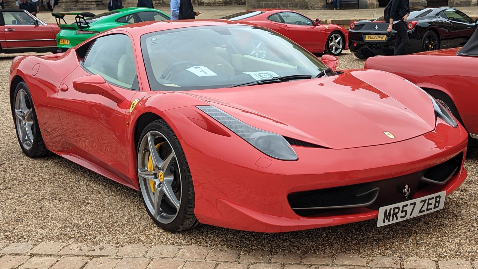 20. La Ferrari 458 qui a pris feu après un accident