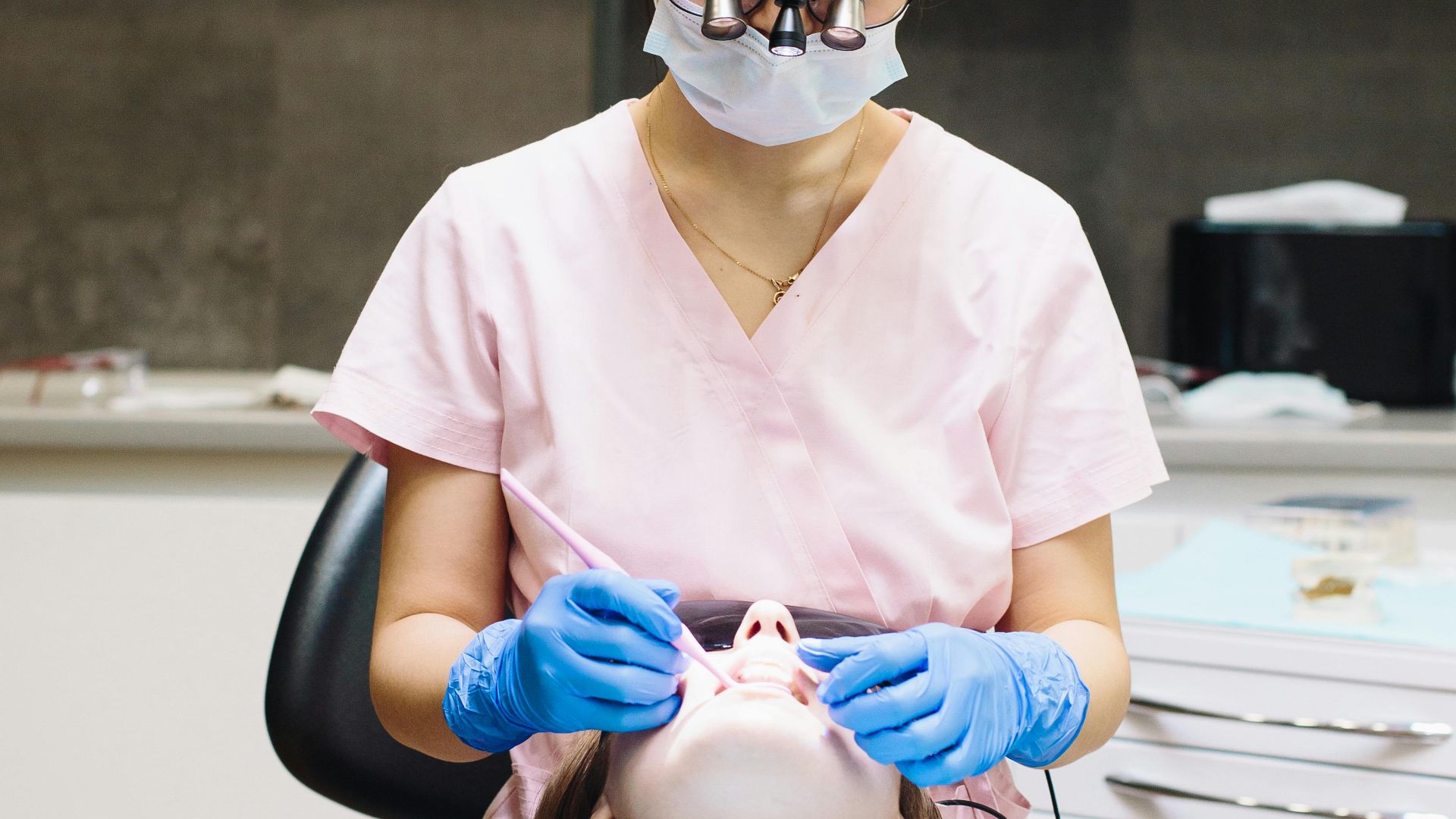 4. Parler ou plaisanter pendant que les instruments sont dans votre bouche
