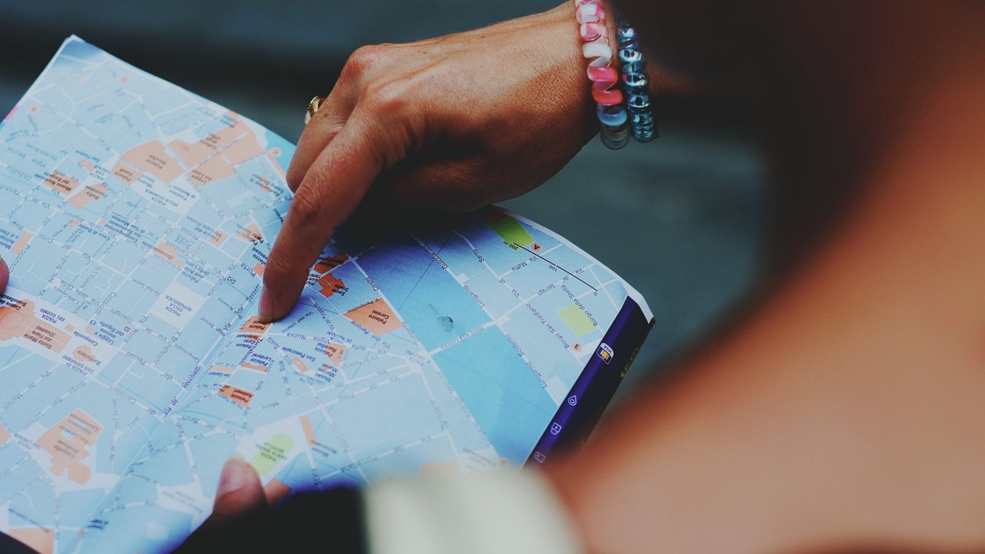 11. Guide de voyage malveillant