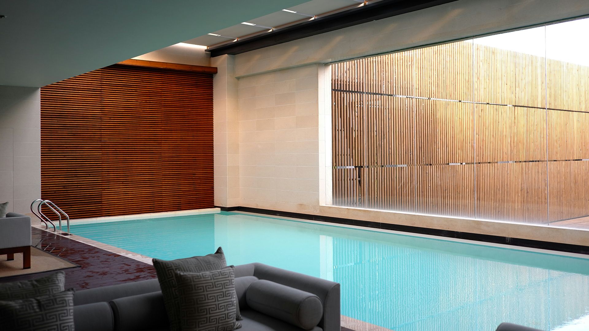 9. Piscine intérieure
