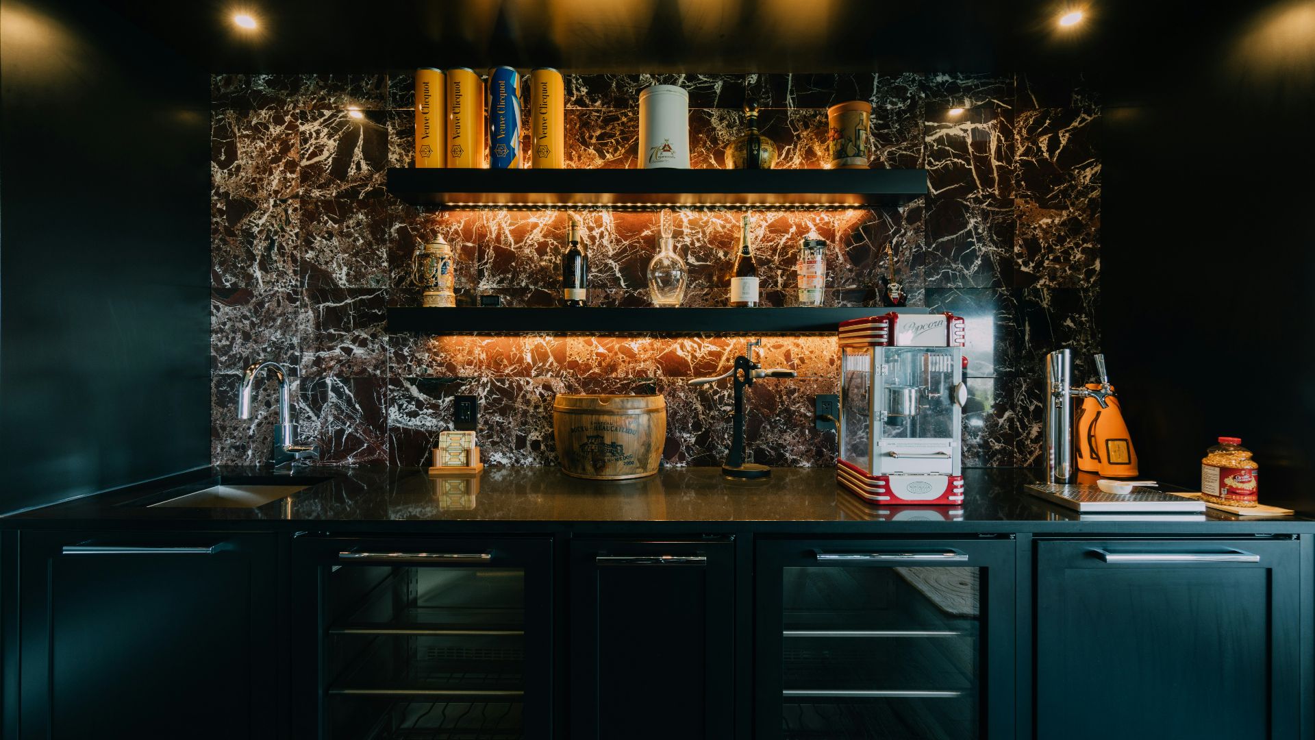 18. Bar