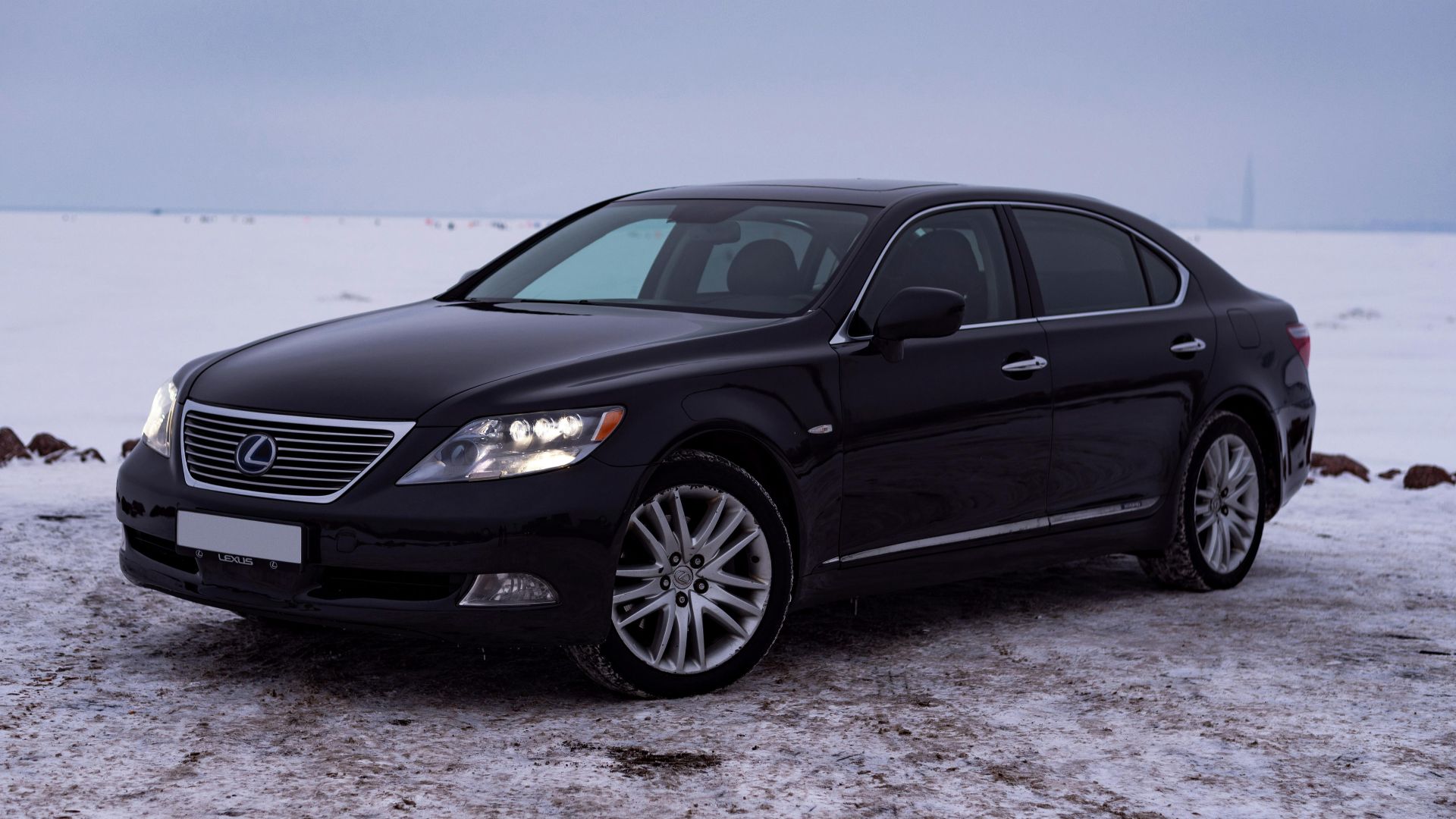 4. Lexus LS
