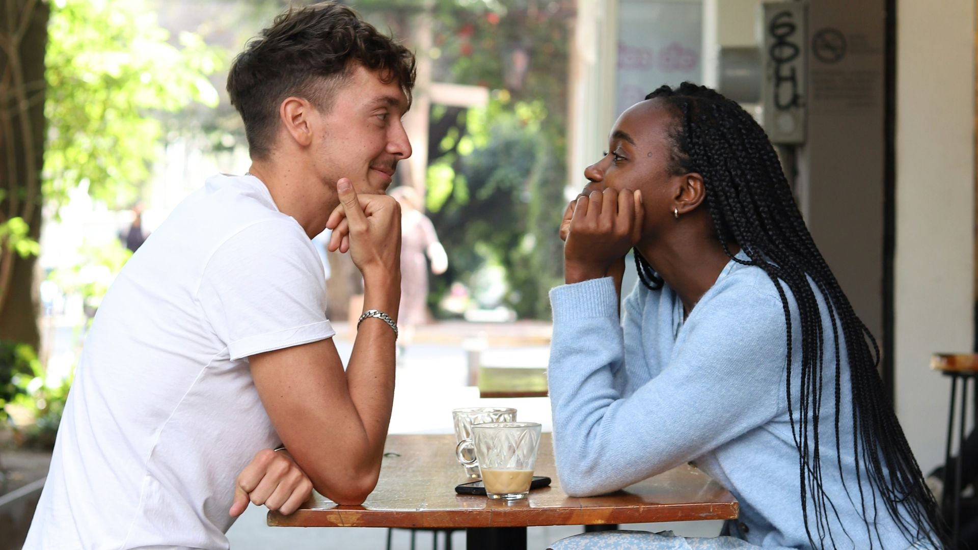 18. Vous êtes différente de ce à quoi je m'attendais