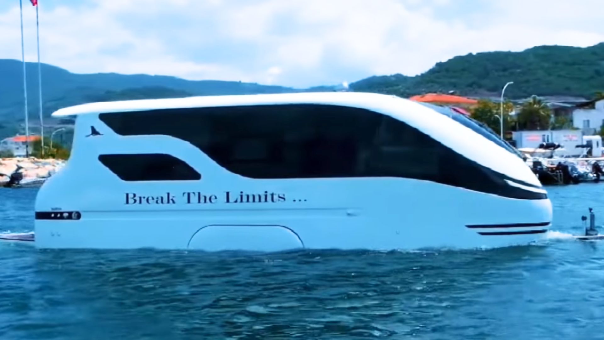 6. Caravane amphibie Sealander