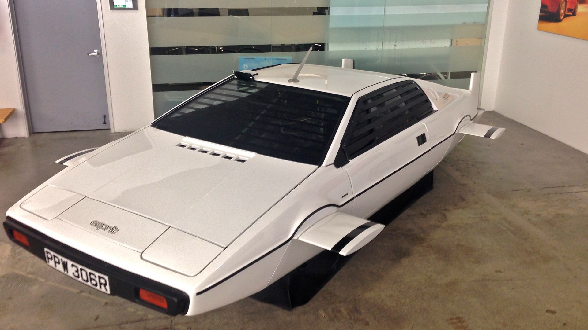 18. Voiture amphibie Lotus Esprit Submarine Car
