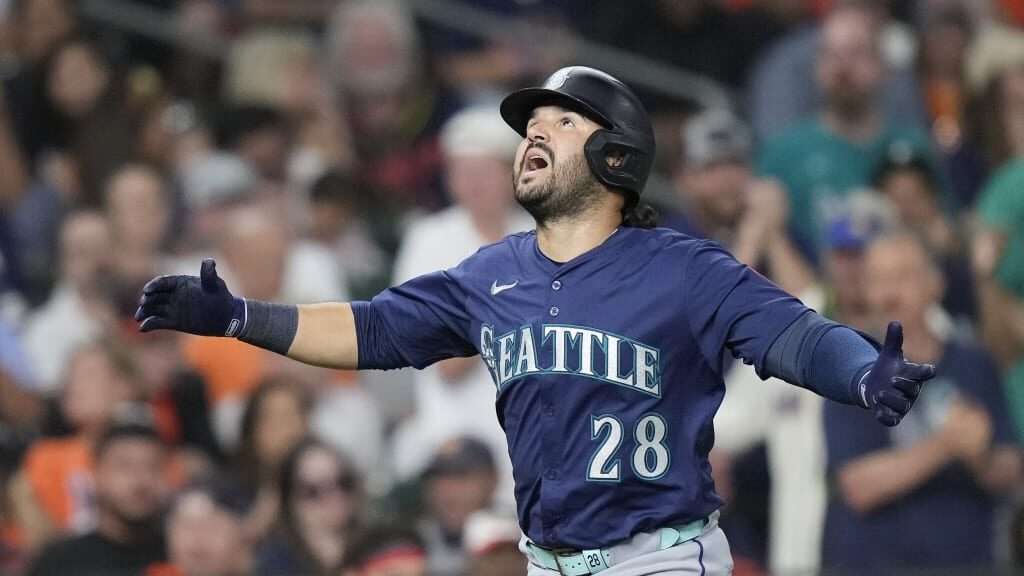 MLB in brief: Eugenio Suarez and the Mariners | Attracting fans