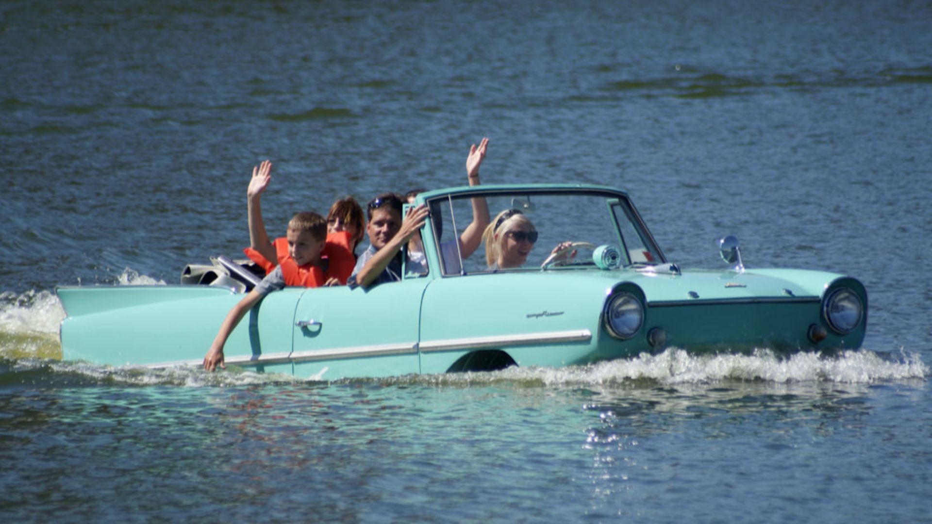 4. Voitures amphibies pour les déplacements urbains et aquatiques