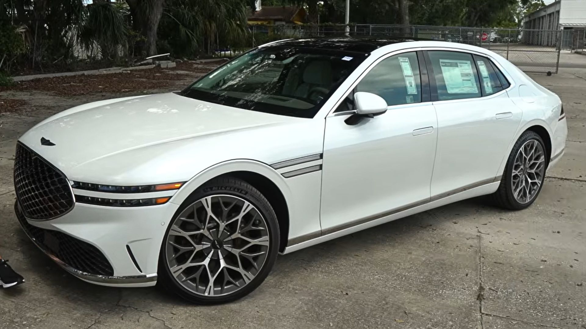 14. Genesis G90 2025