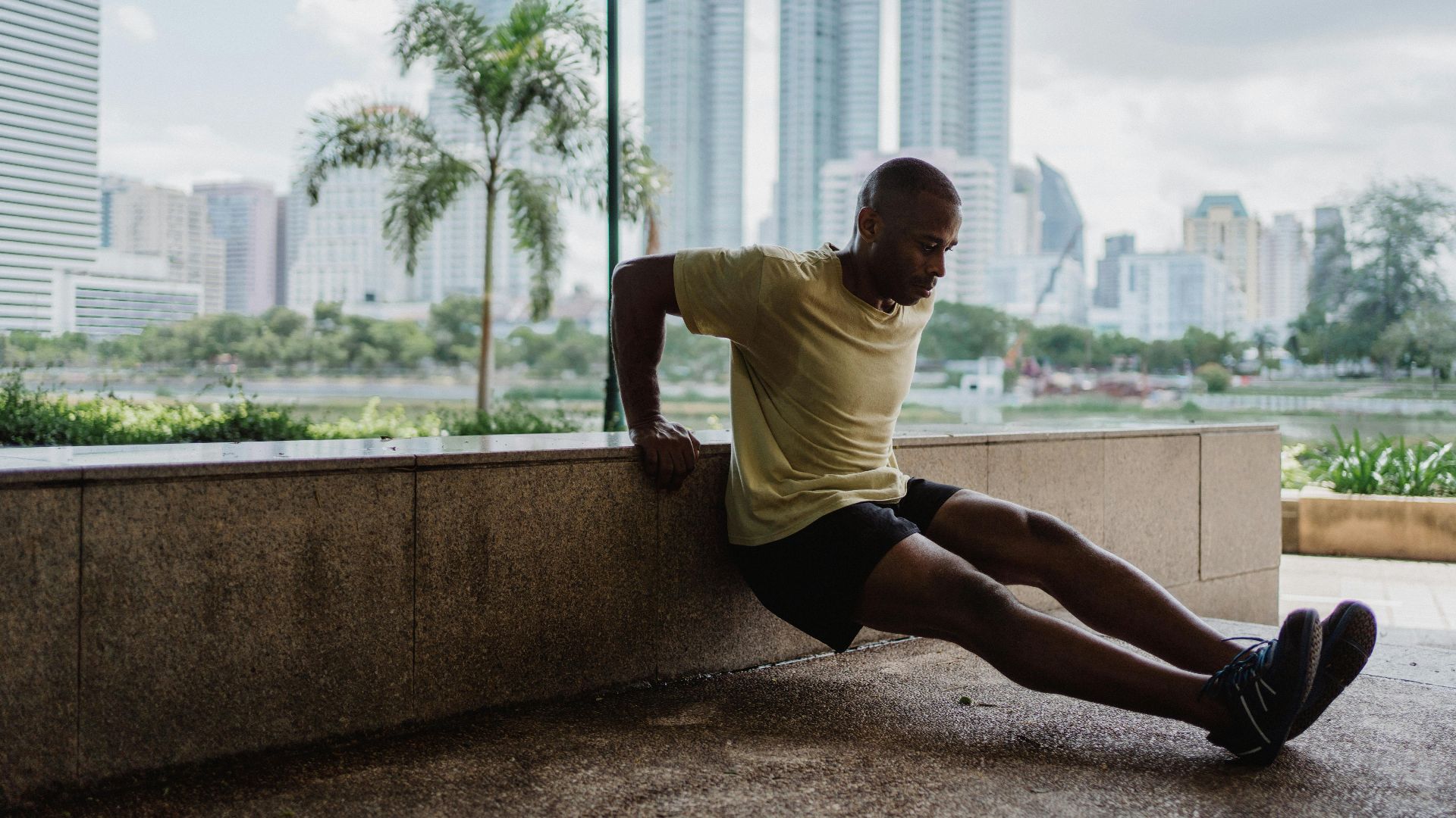 16. Dips triceps