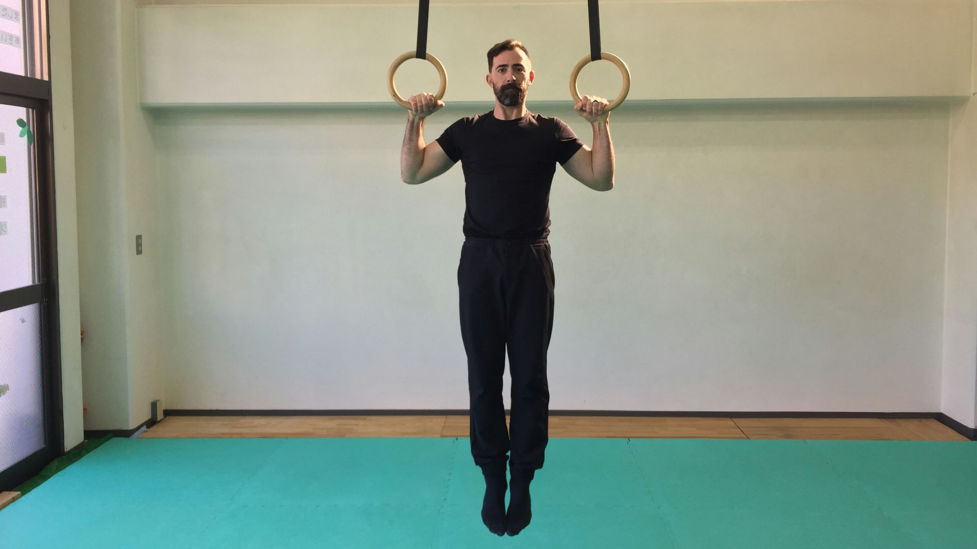 19. Levées de genoux suspendues/crunchs