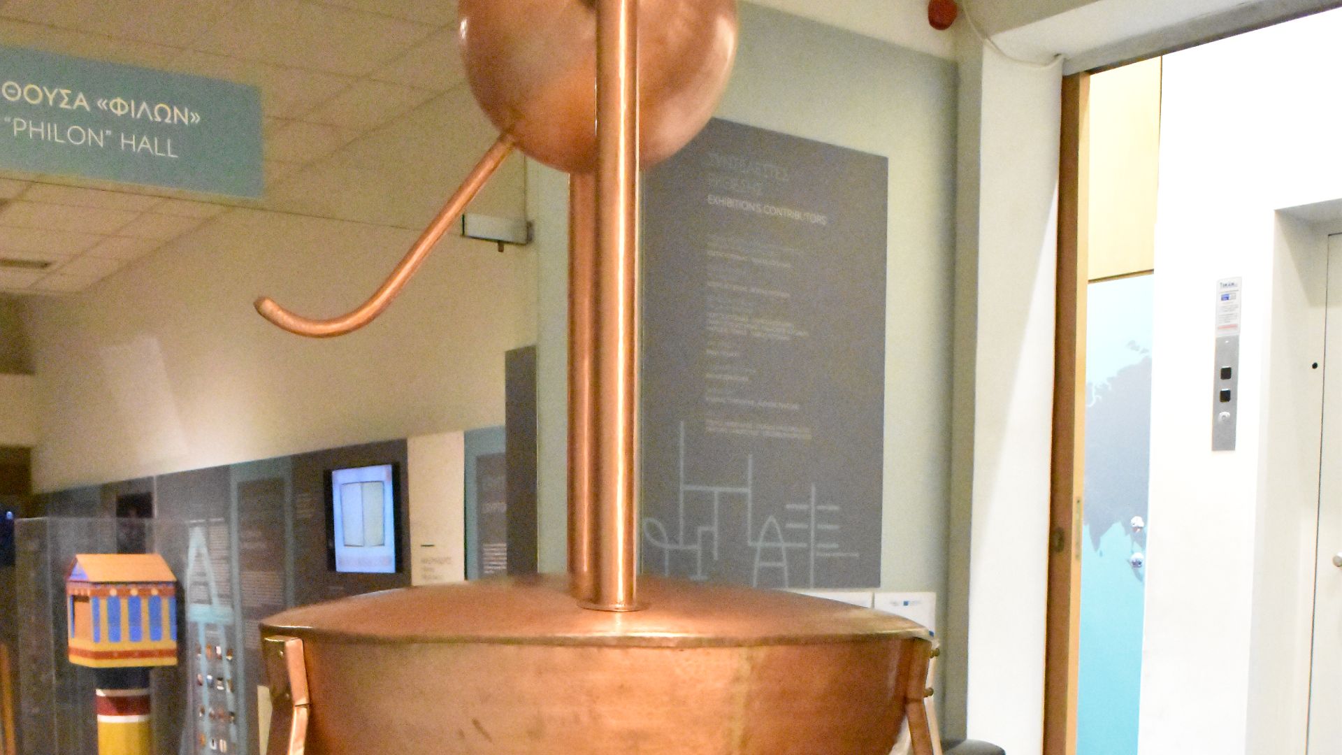 10. La machine à vapeur de Héron (Aéolipyle)