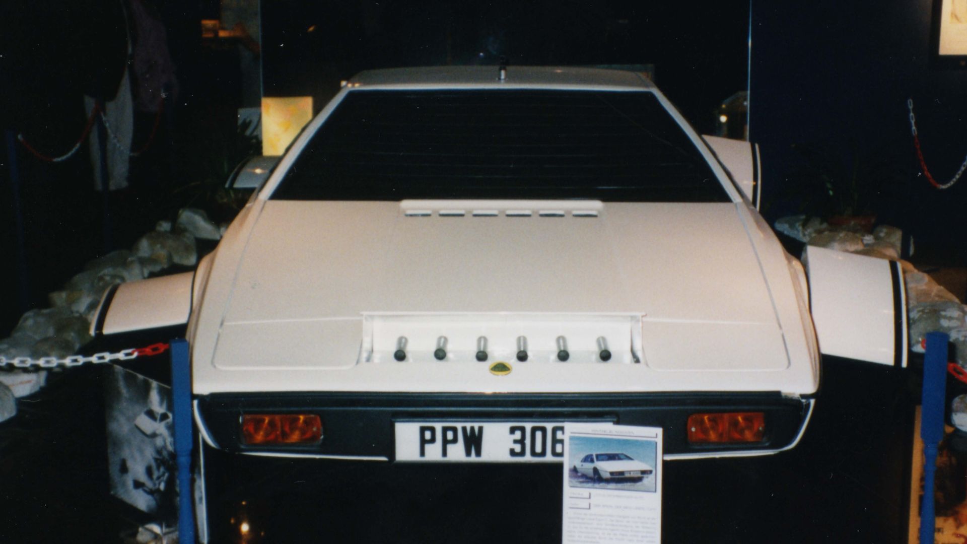 2. Lotus Esprit S1 (« Wet Nellie »)