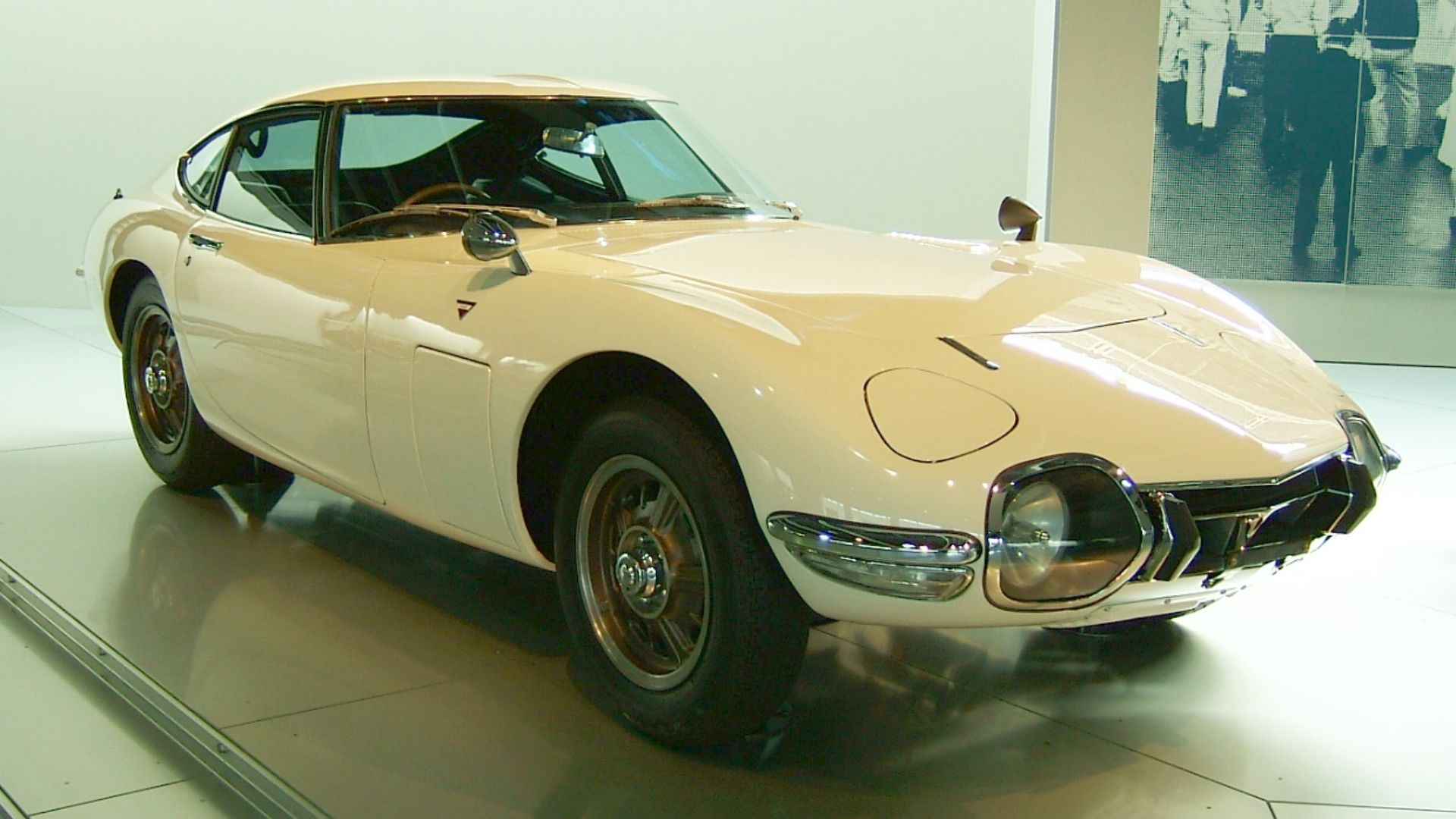 7. Toyota 2000GT