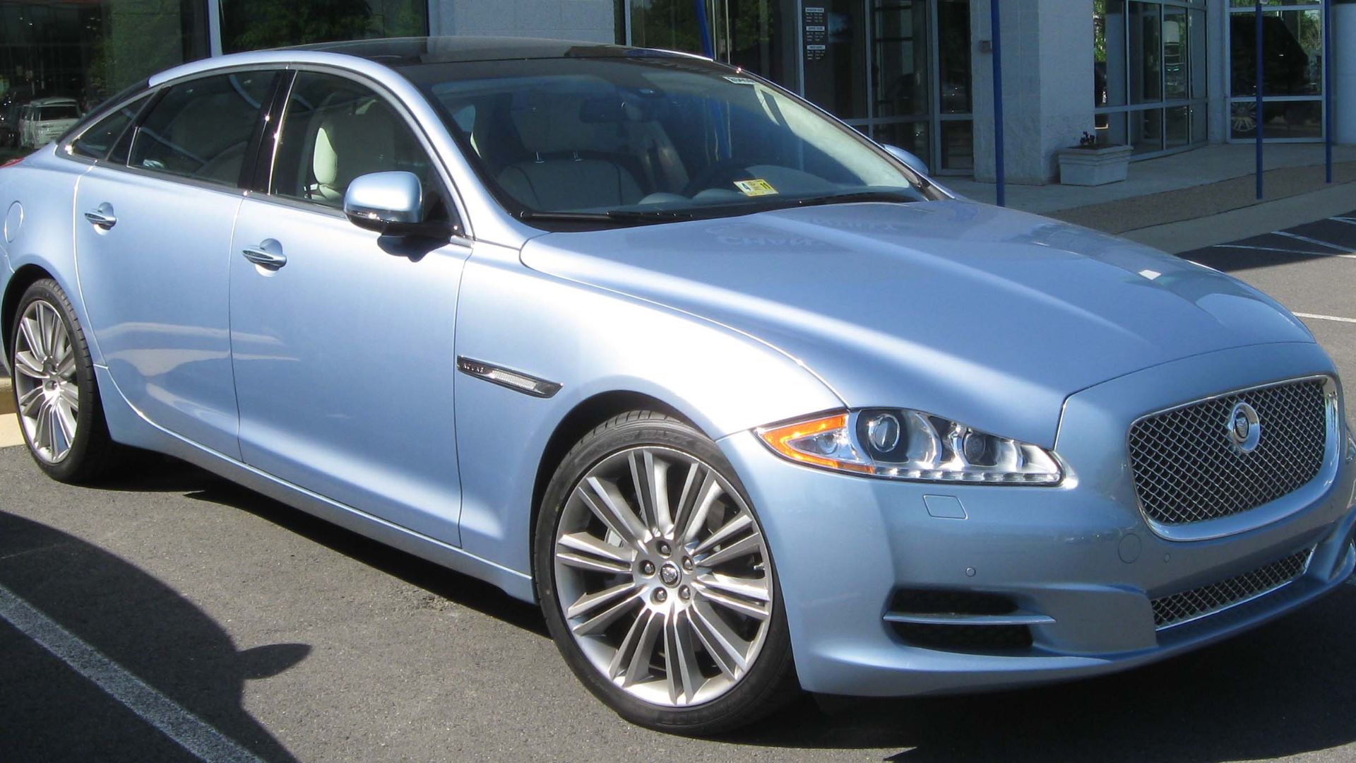 16. Jaguar XJ